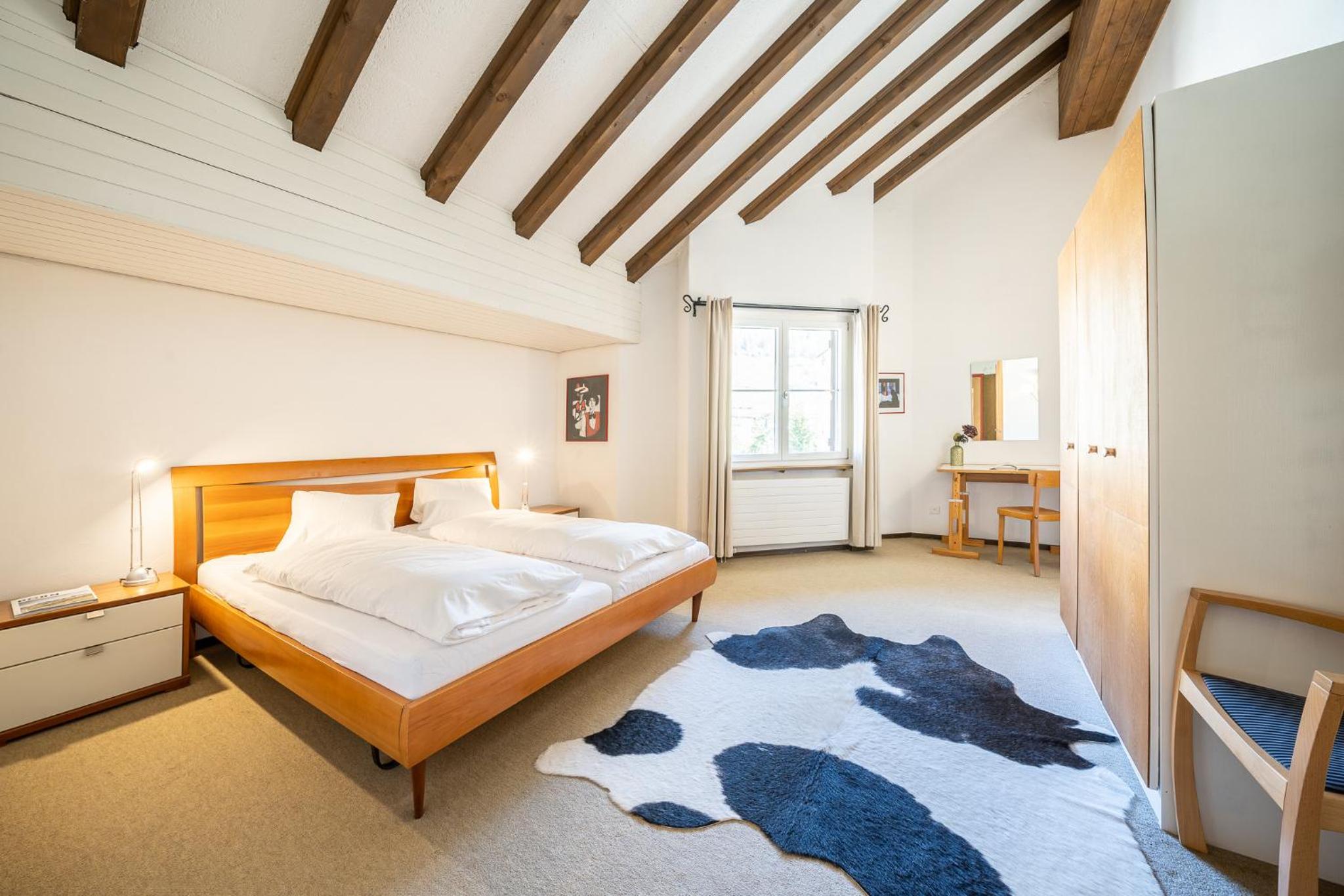 3403 Heimelige Wohnung mit viel Dachschraege