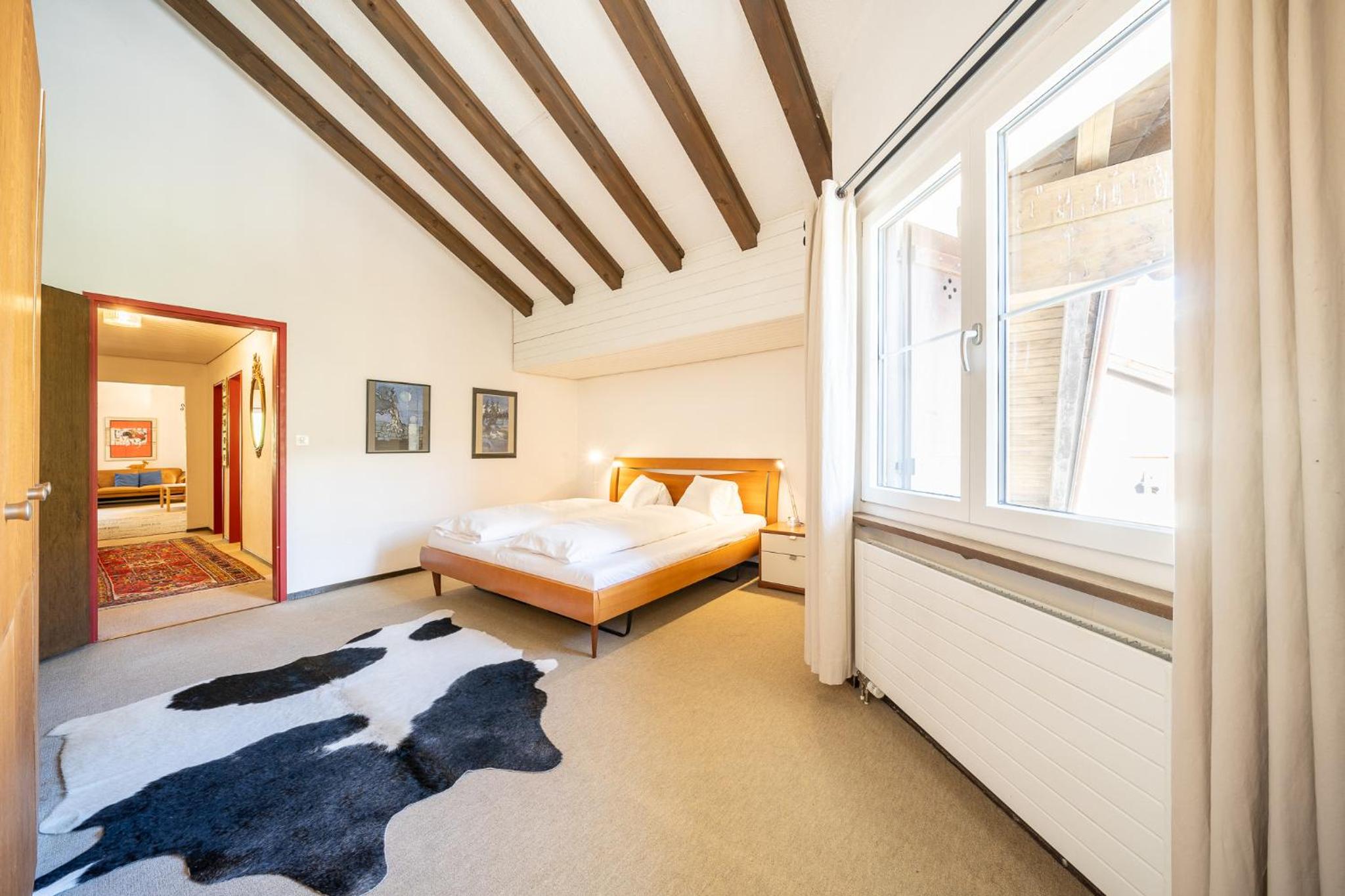 3403 Heimelige Wohnung mit viel Dachschraege