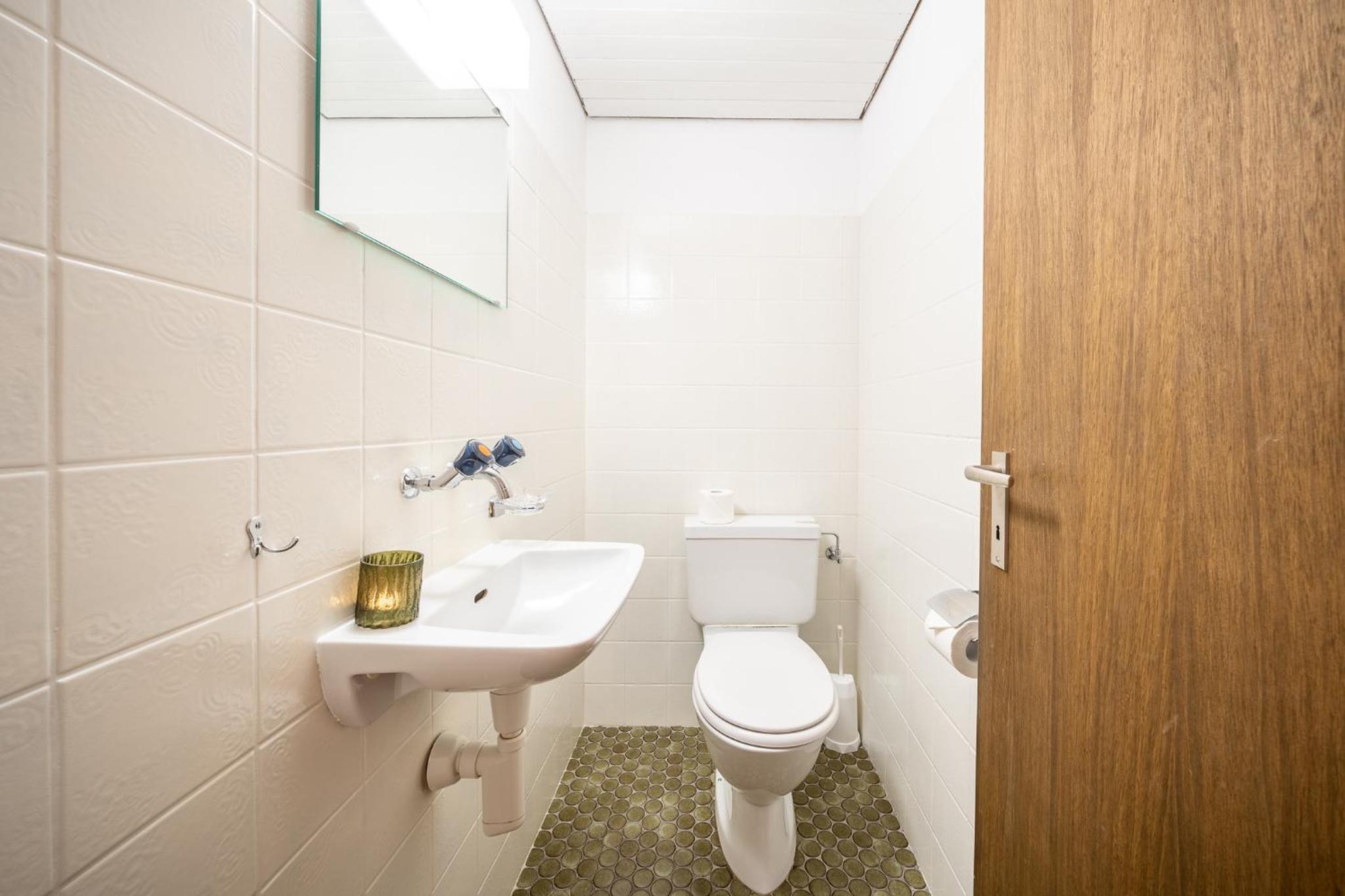 3403 Heimelige Wohnung mit viel Dachschraege
