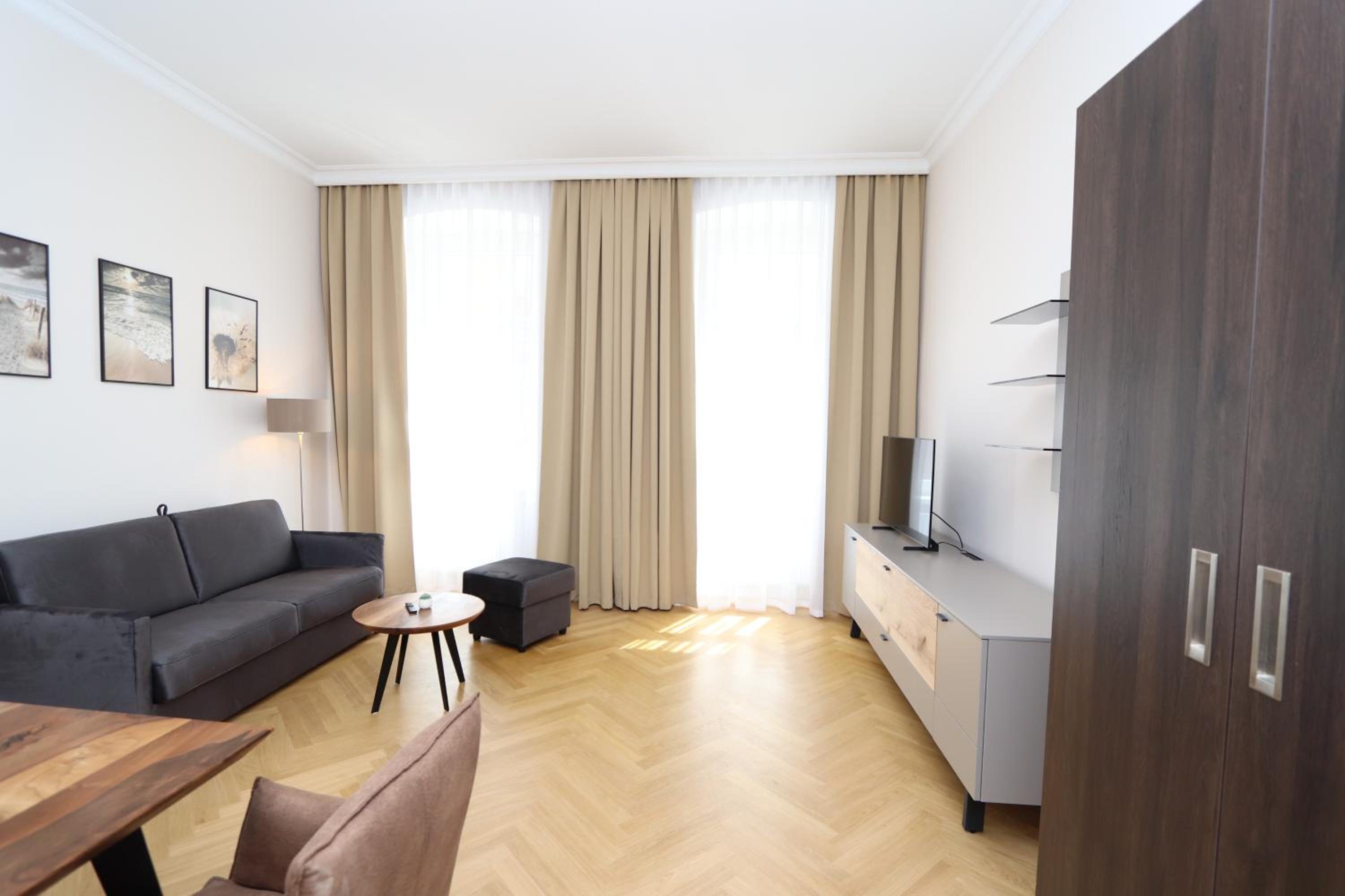 Stylish City Center Apartment