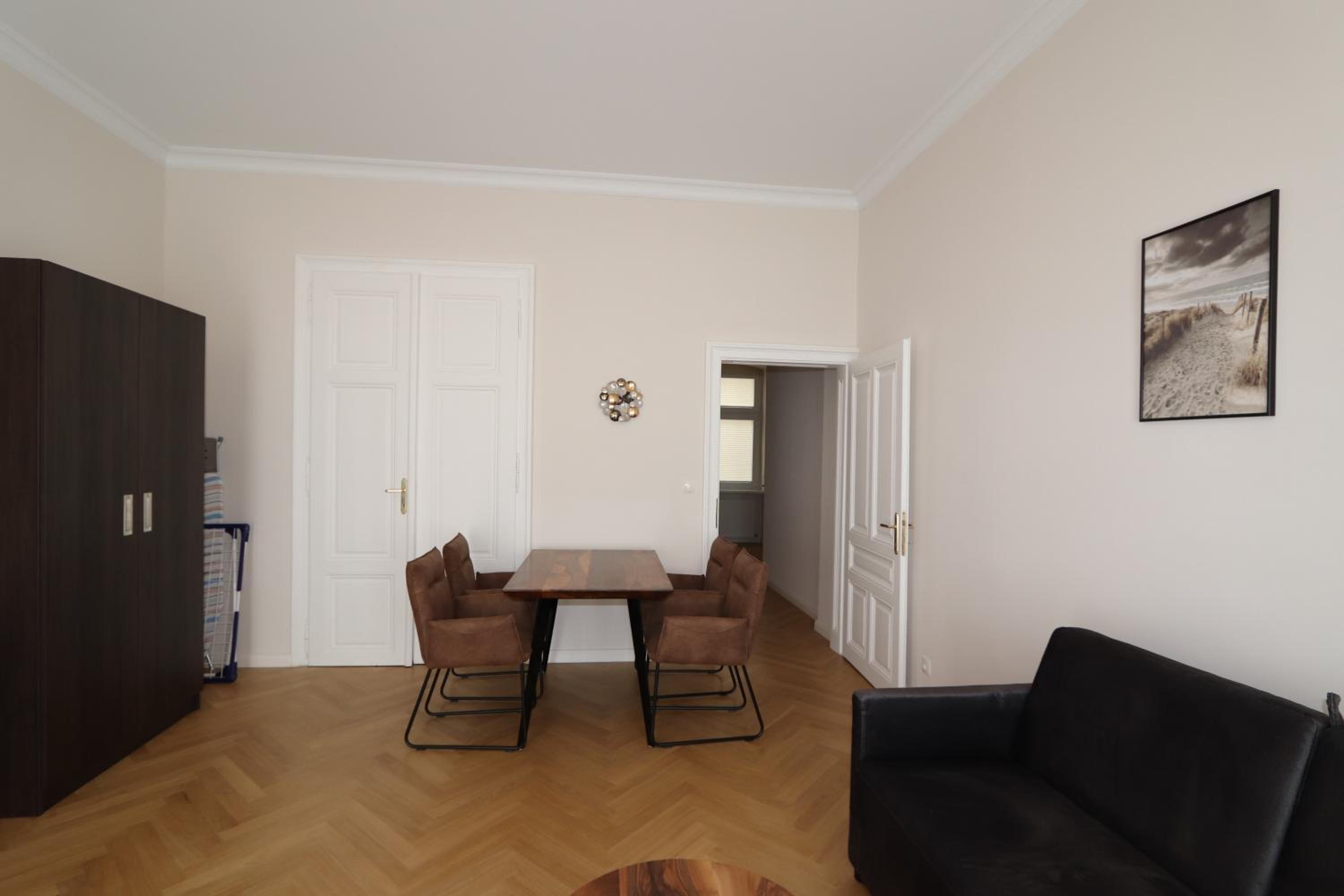 Stylish City Center Apartment