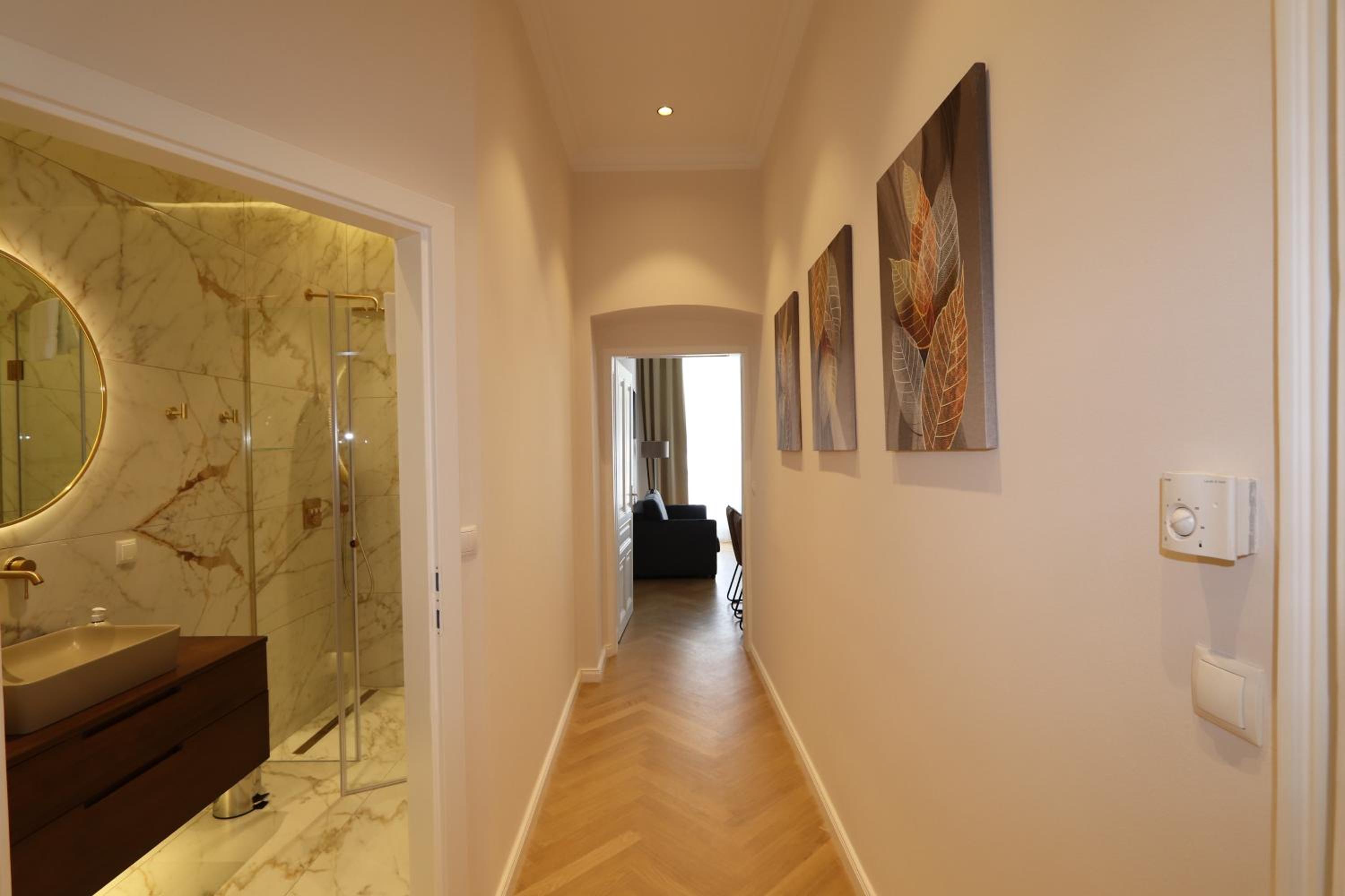 Stylish City Center Apartment