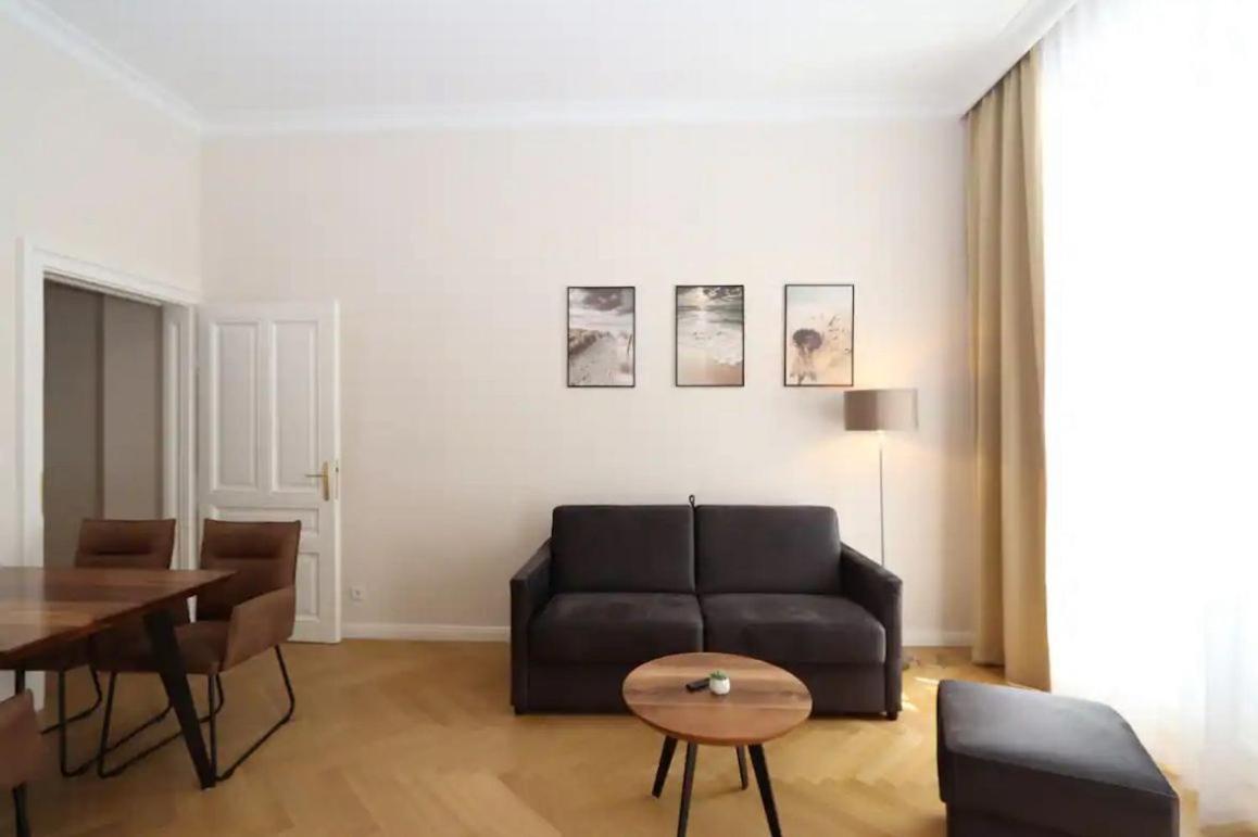 Stylish City Center Apartment
