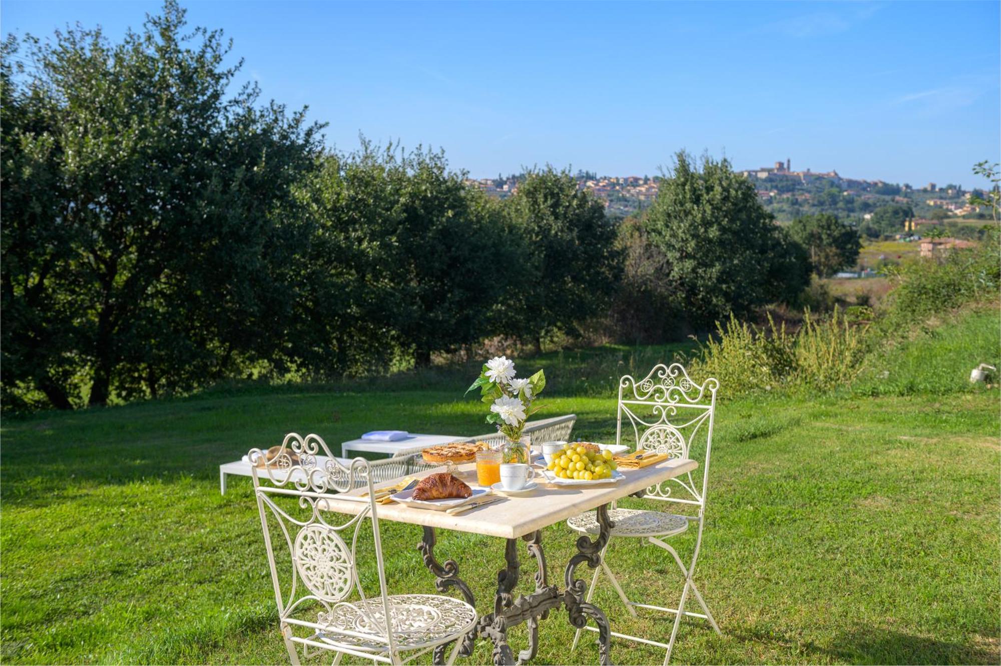 Cozy Cottage with Pool in Tuscany view 3