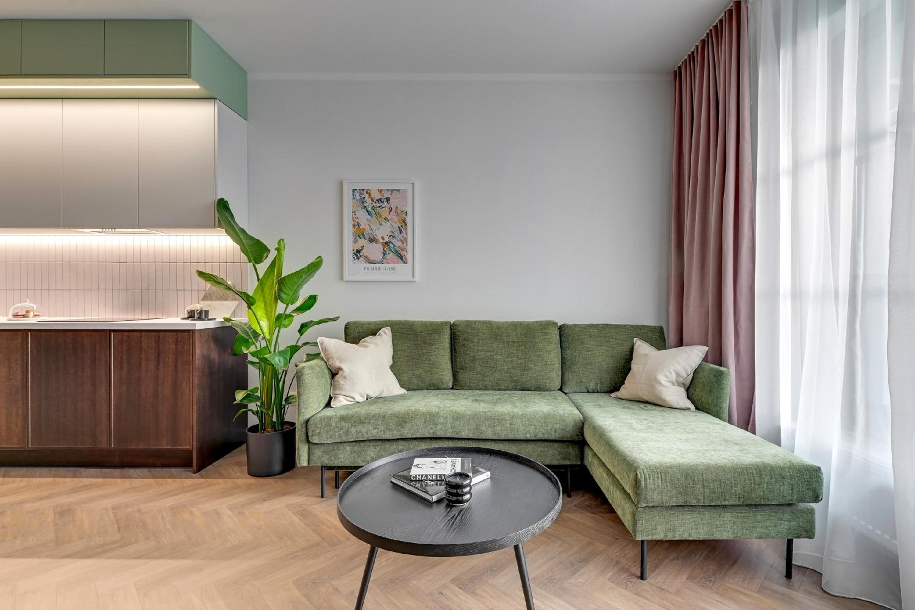 DOKI Living - Foodhall & Parking by Downtown Apartments