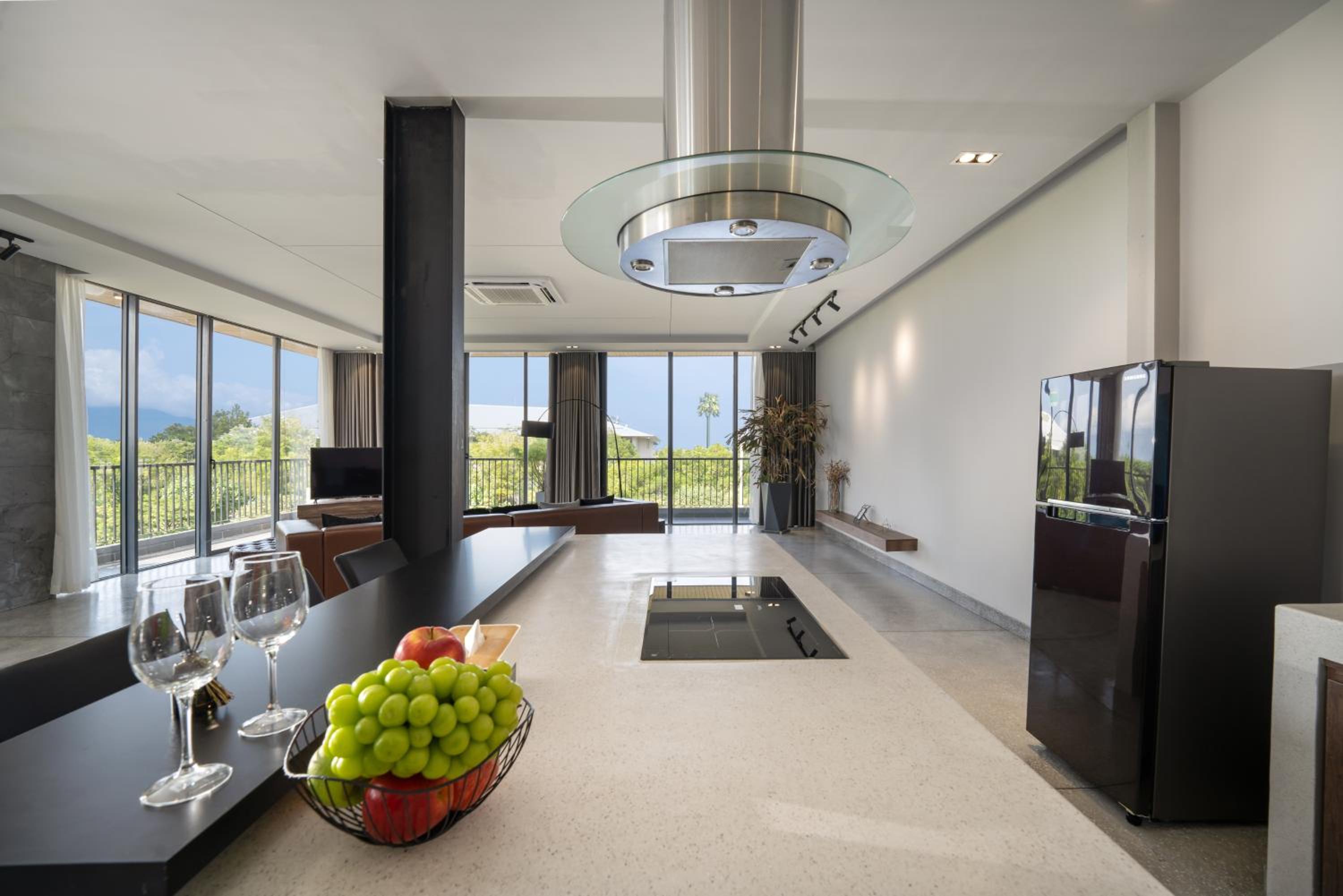 The Sense Apartment - Modern, Near My An Beach view 2