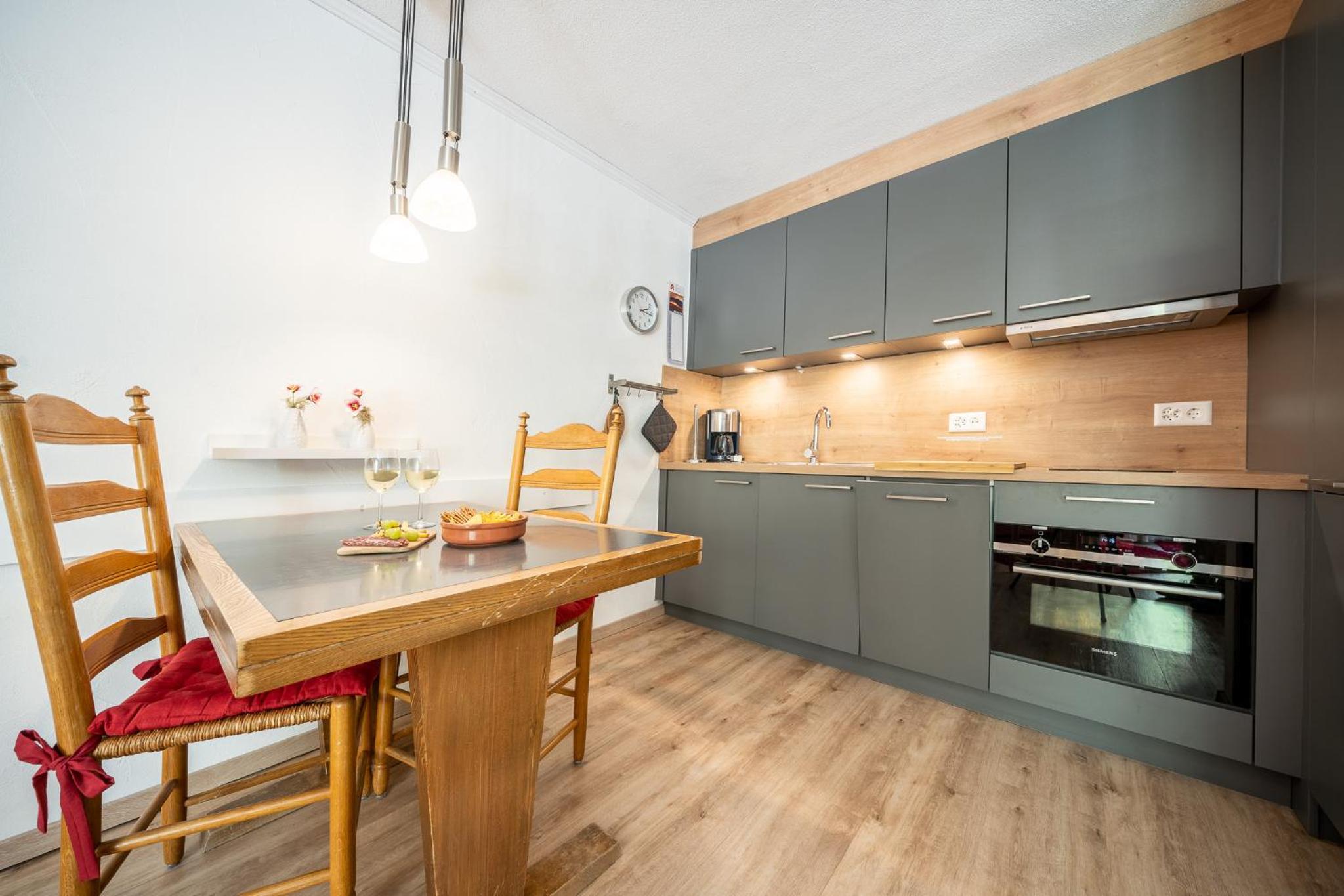 4104 Stilvoll eingerichtetes Studio mit Suedbalkon