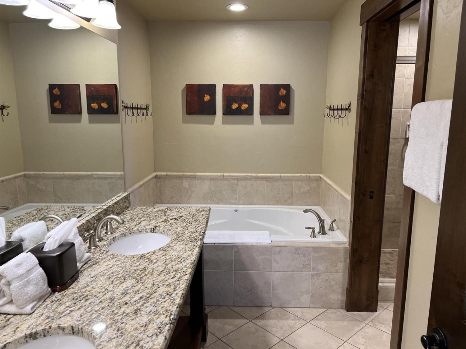 Grand Lodge At Peak 7 - 3 Bedroom Residence - Pool, Hot Tubs, Game Room More! view 2