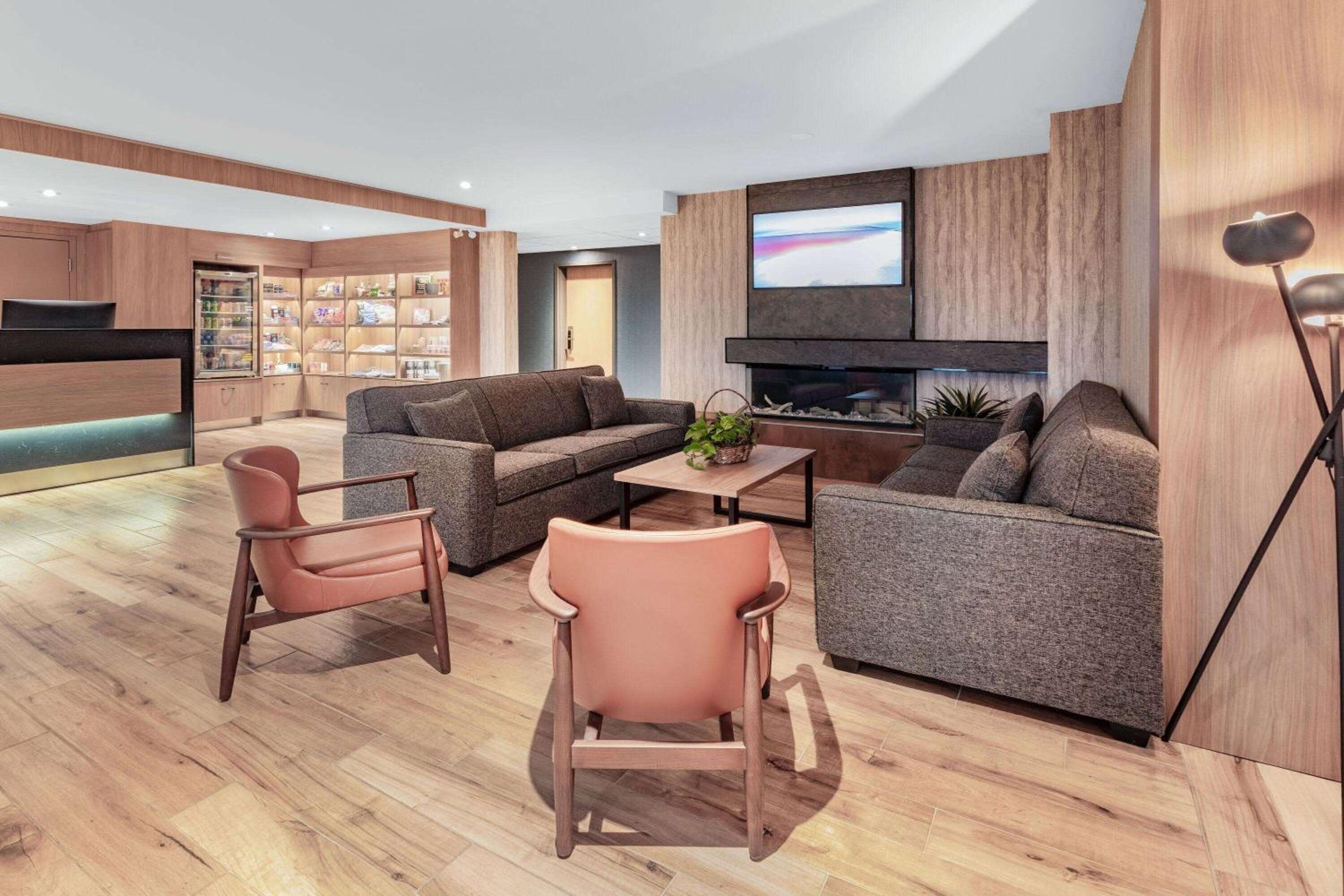 Cornwall Vacations - Super 8 by Wyndham Cornwall ON - Property Image 4