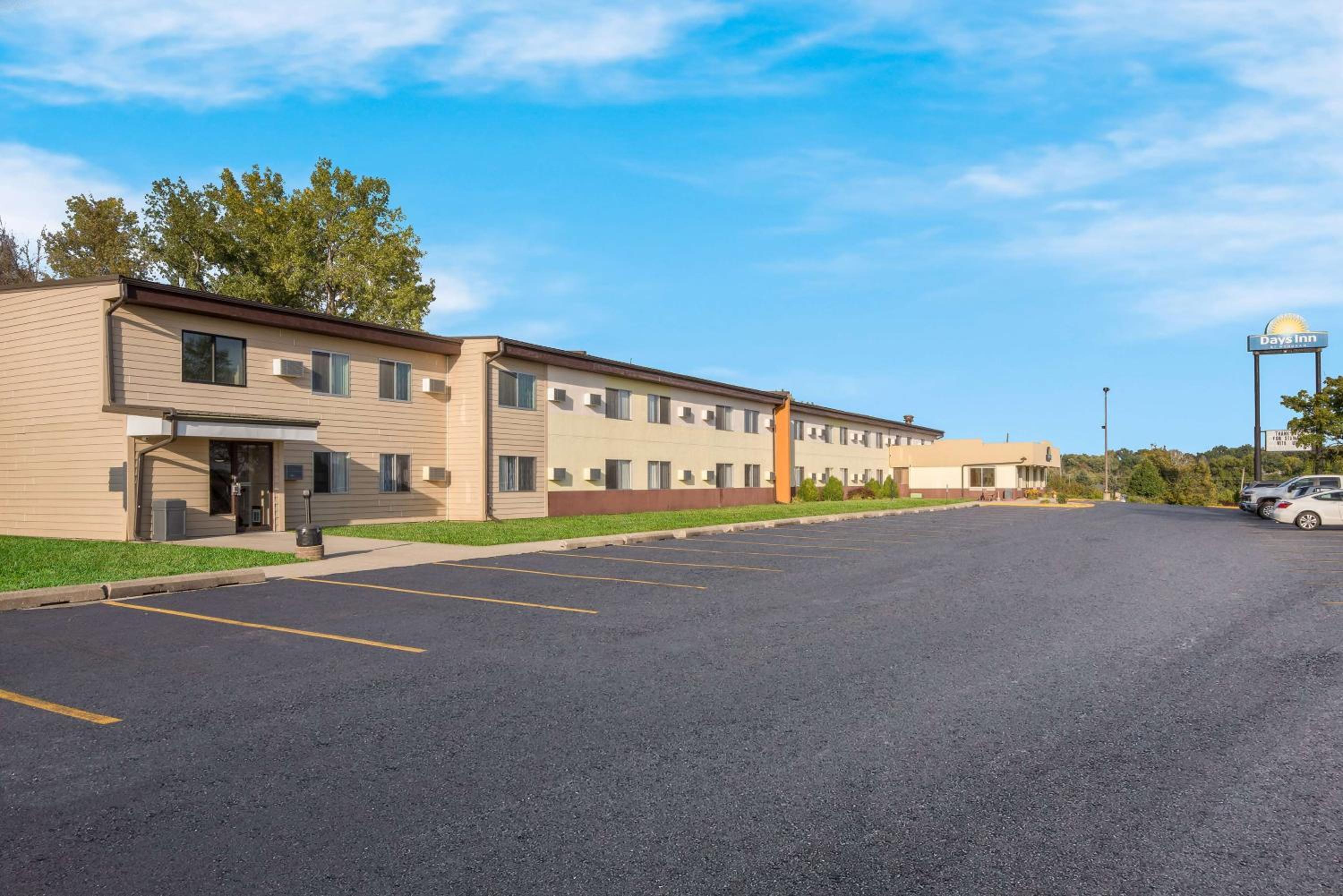 Days Inn by Wyndham Newton view 3