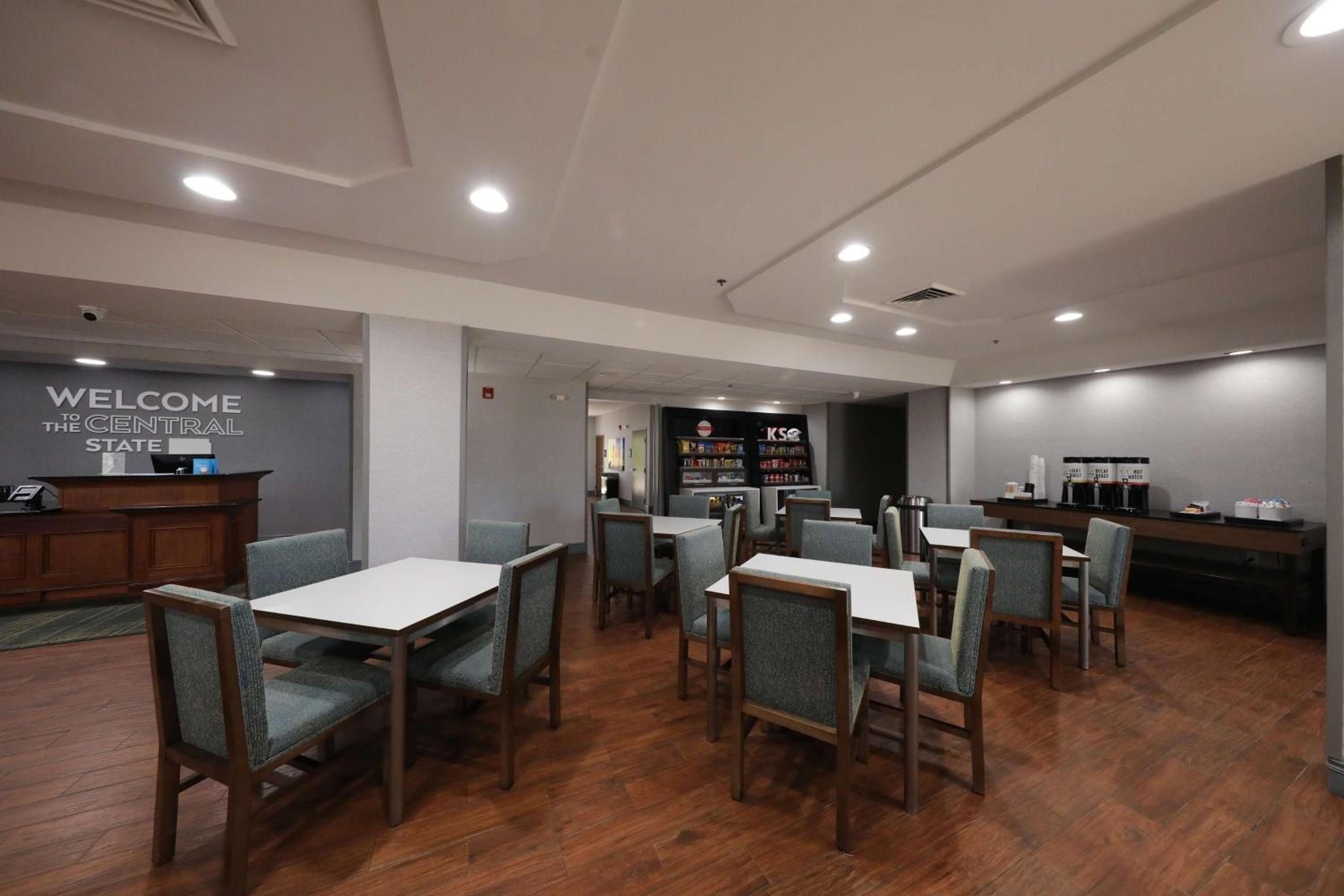 Hutchinson Vacations - Hampton Inn Hutchinson - Property Image 5