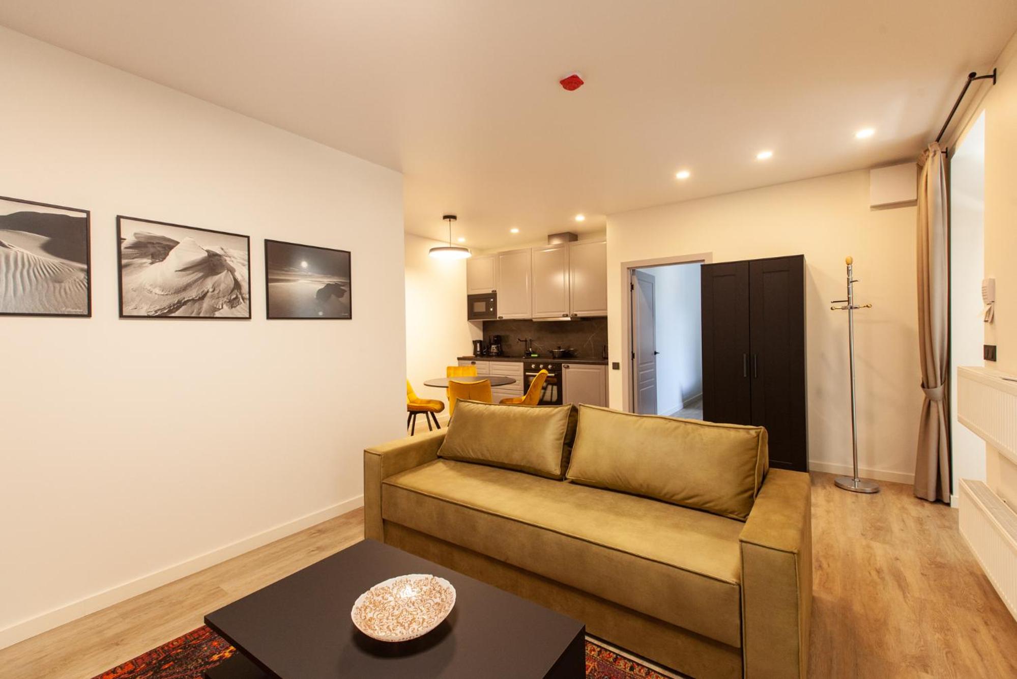 Cozy apartment in the old town of Klaipėda on the first floor with free parking view 2