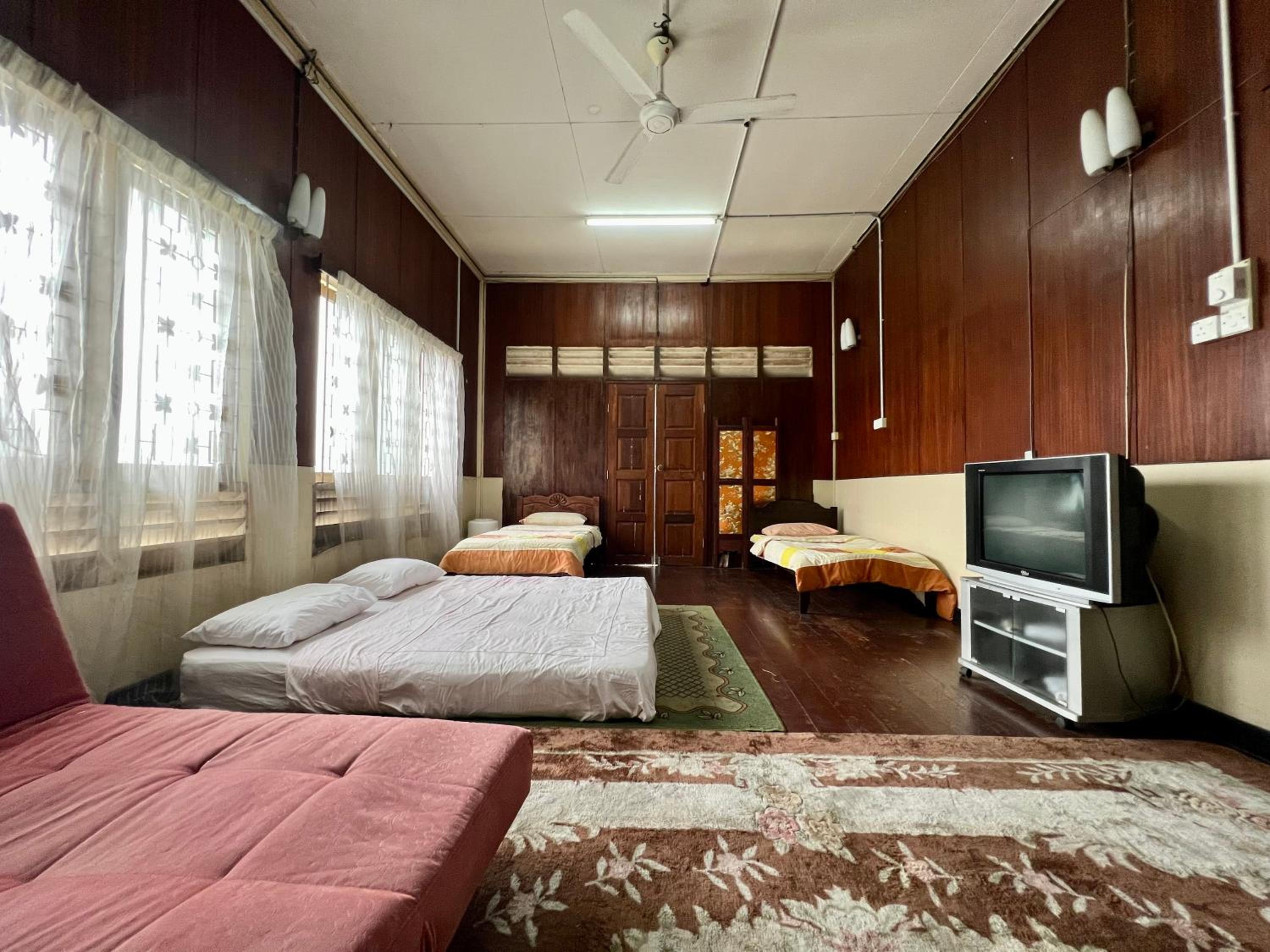 Traditional 4-bedroom Kampung House in Kota Bharu photo 2