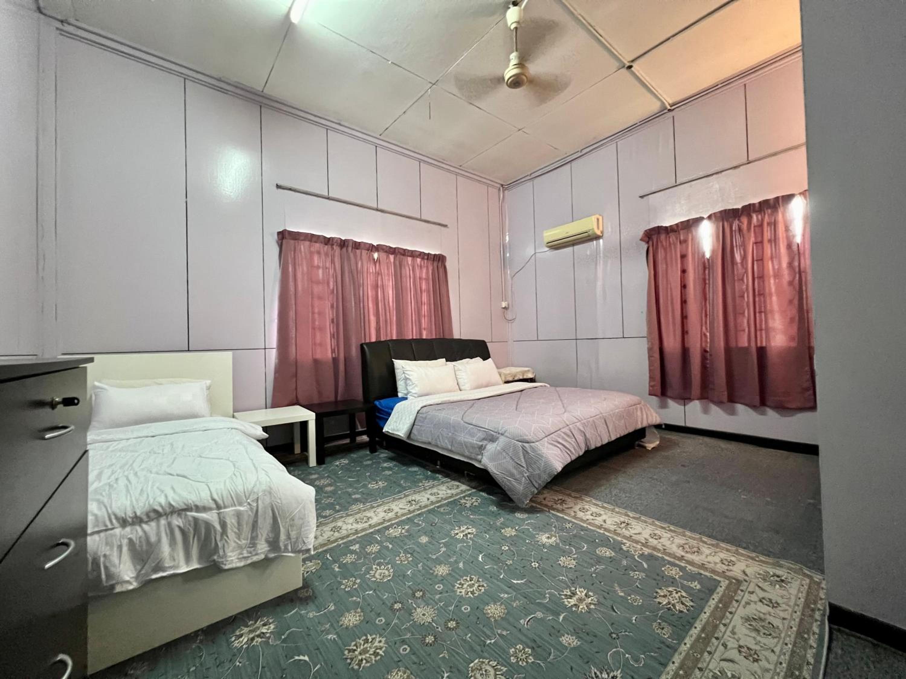 Traditional 4-bedroom Kampung House in Kota Bharu photo 8