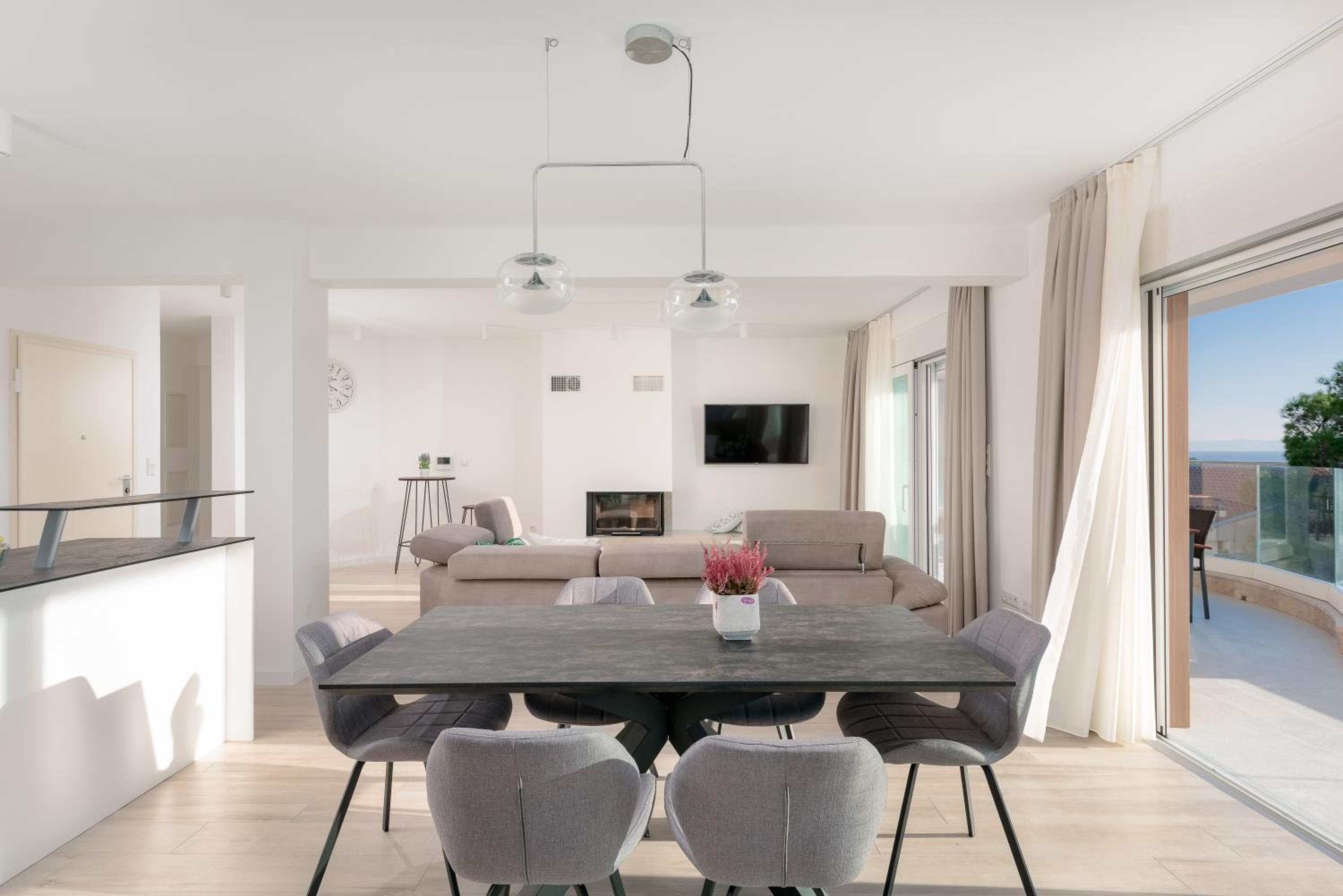 Luxury Apartments Promajna