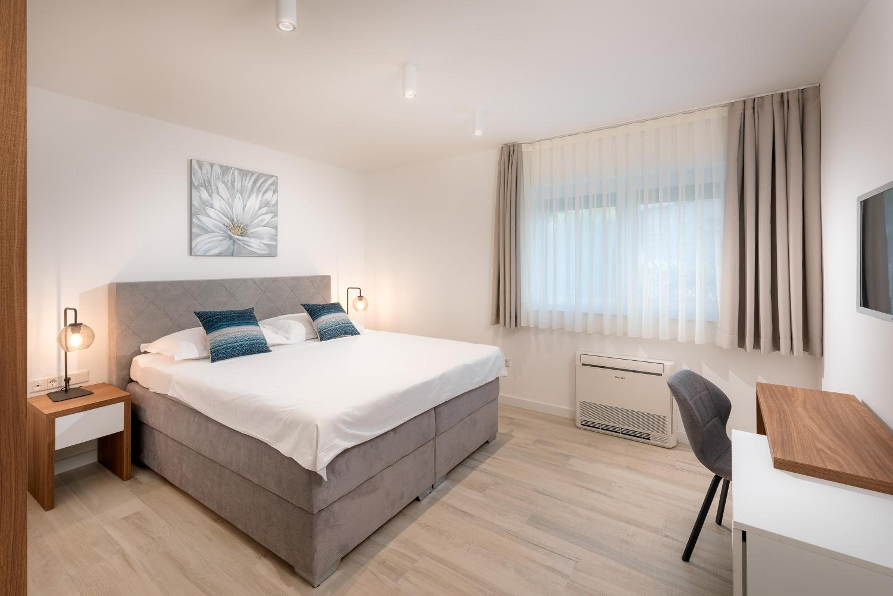 Luxury Apartments Promajna