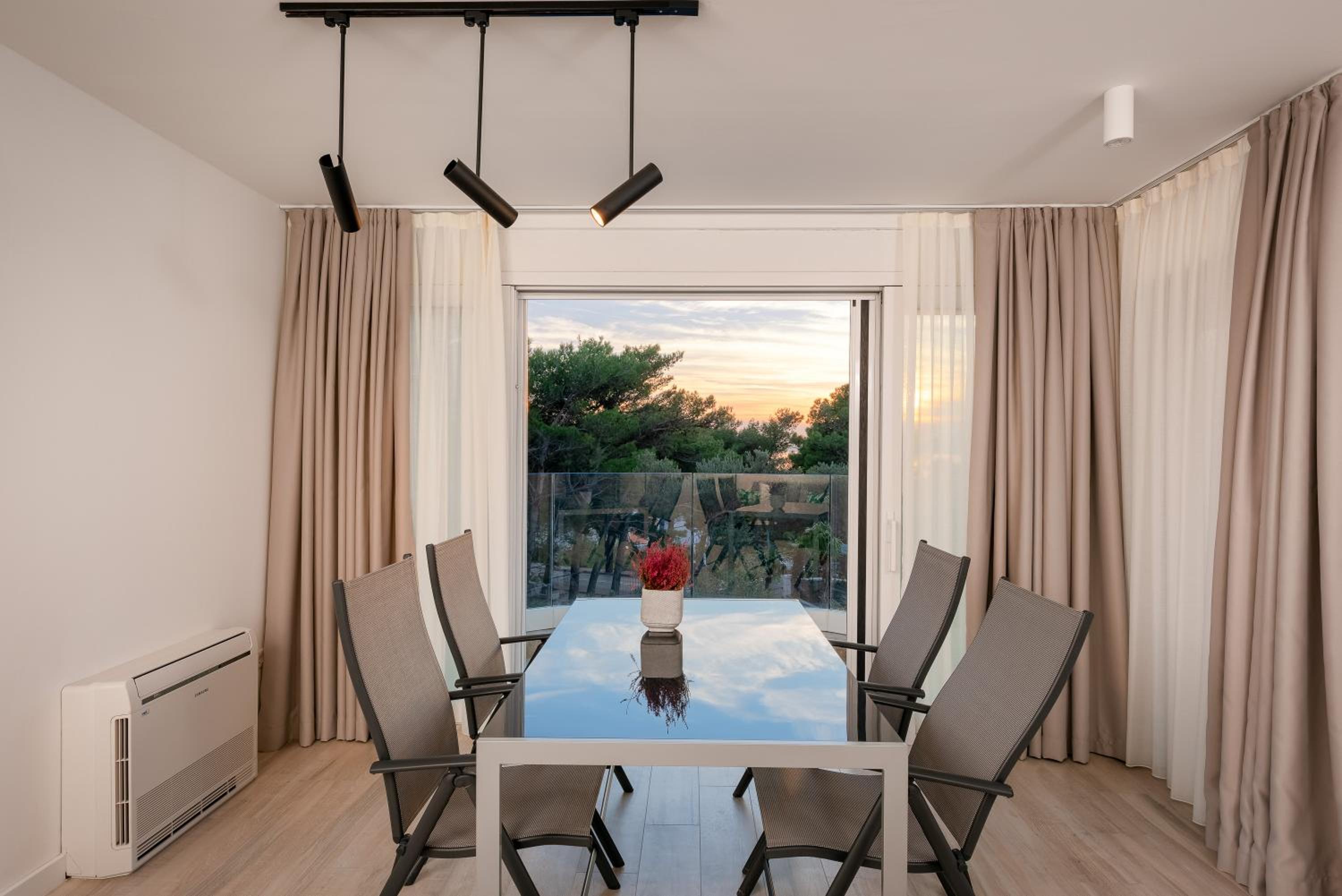 Luxury Apartments Promajna