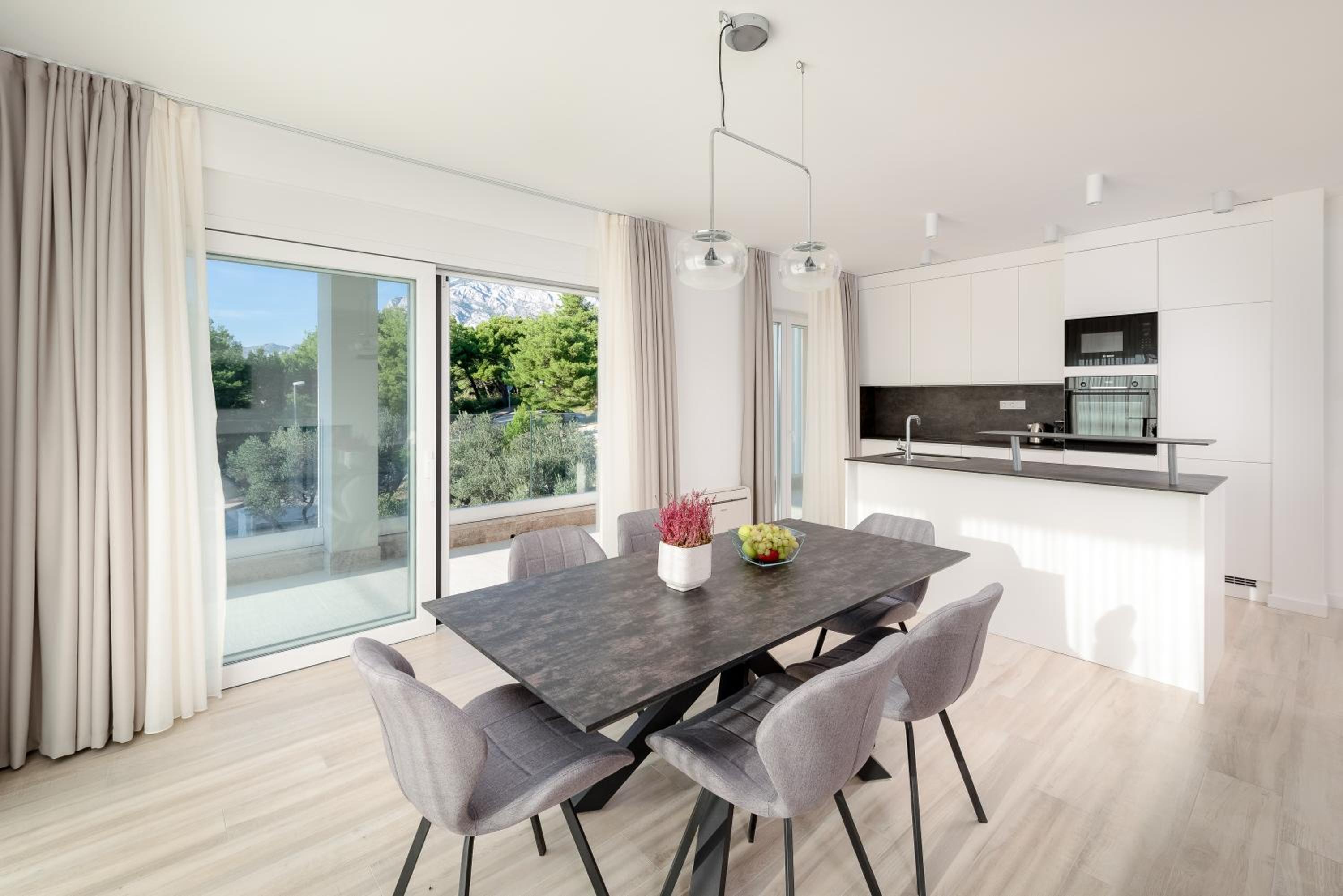Luxury Apartments Promajna