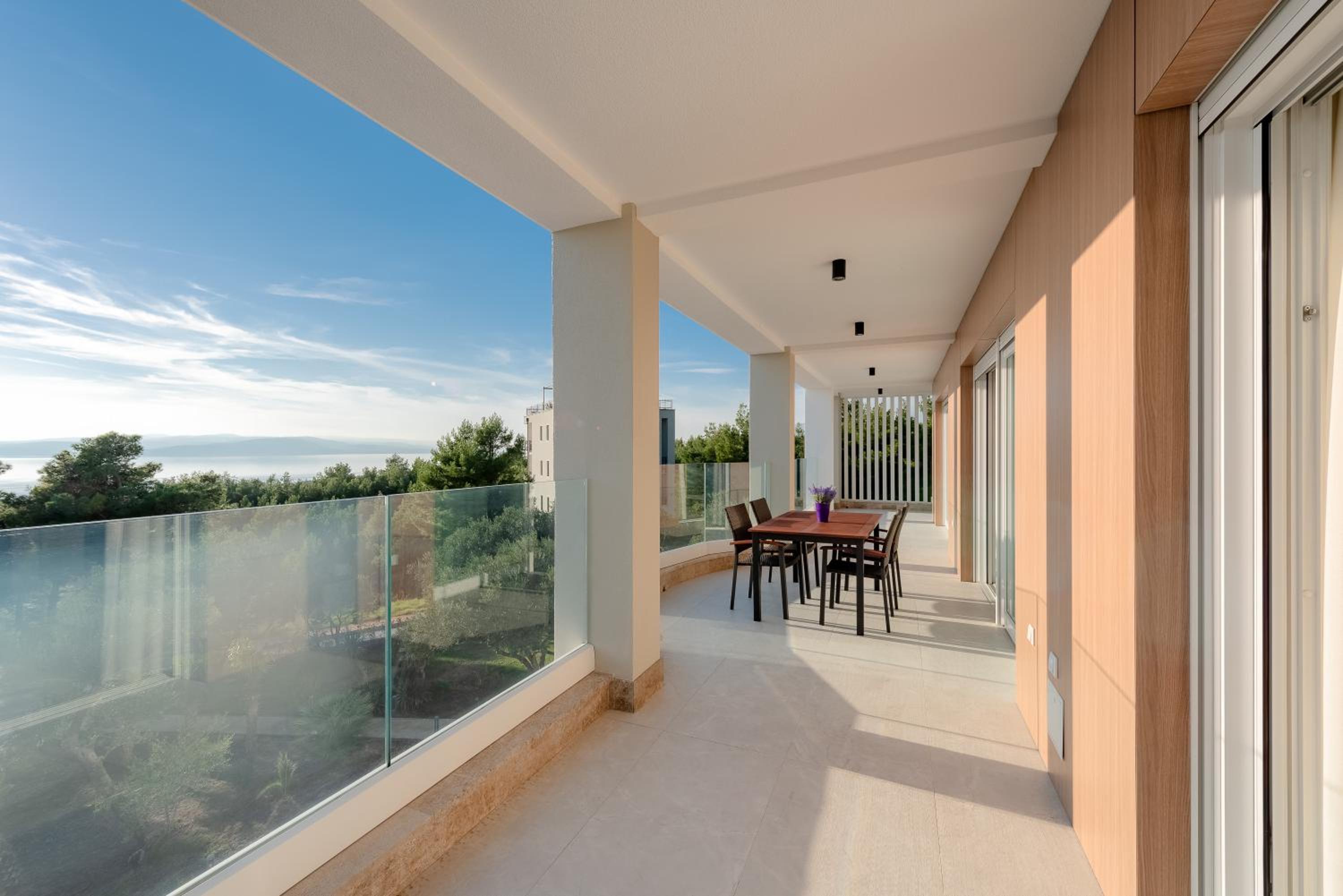 Luxury Apartments Promajna