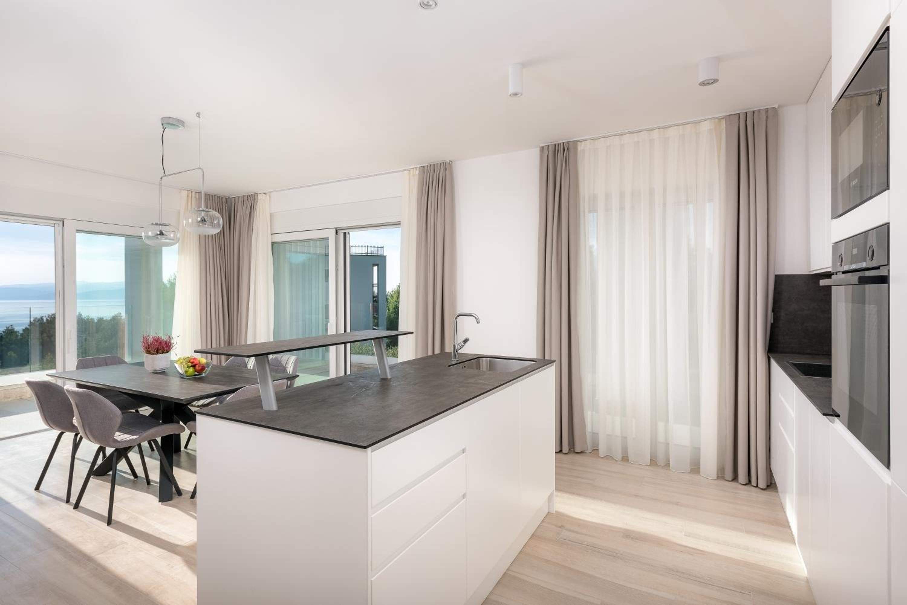 Luxury Apartments Promajna