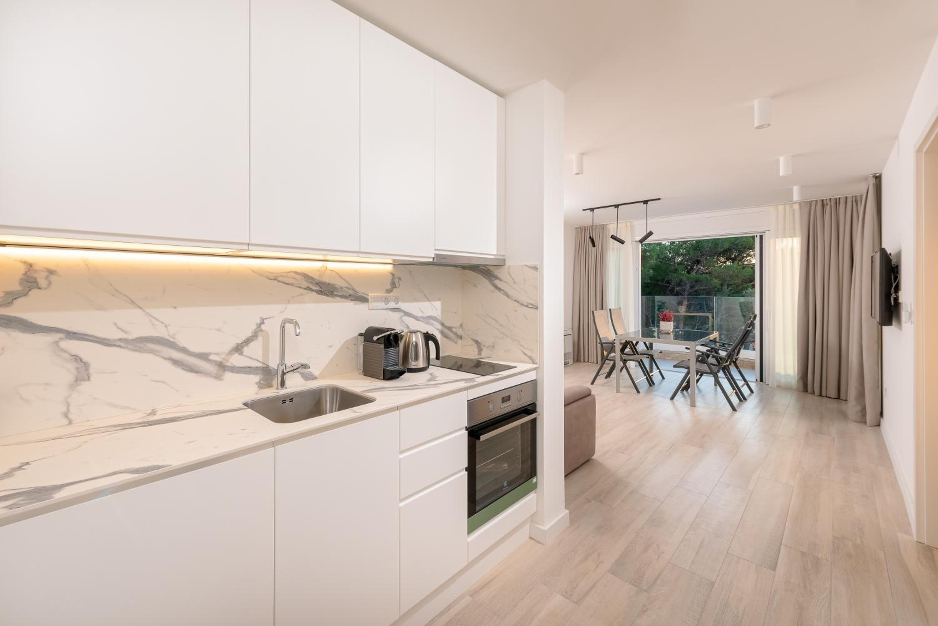 Luxury Apartments Promajna