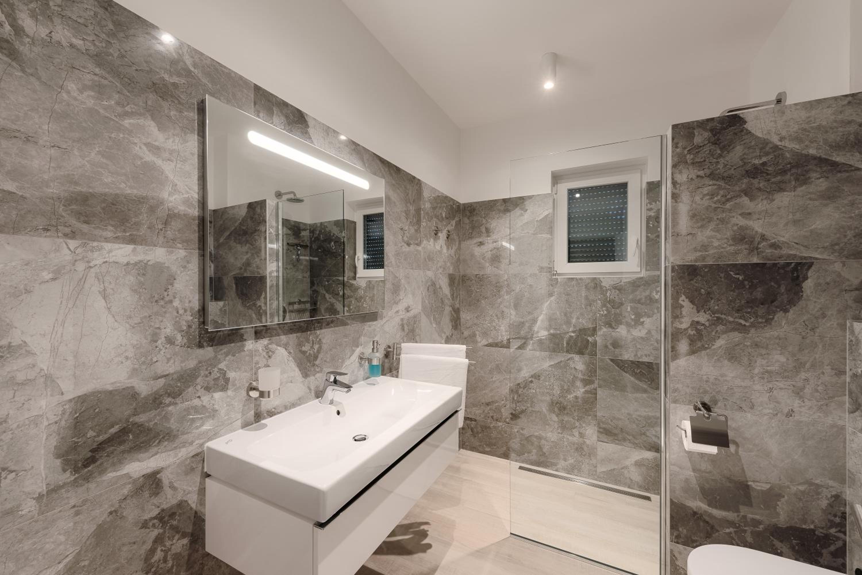 Luxury Apartments Promajna