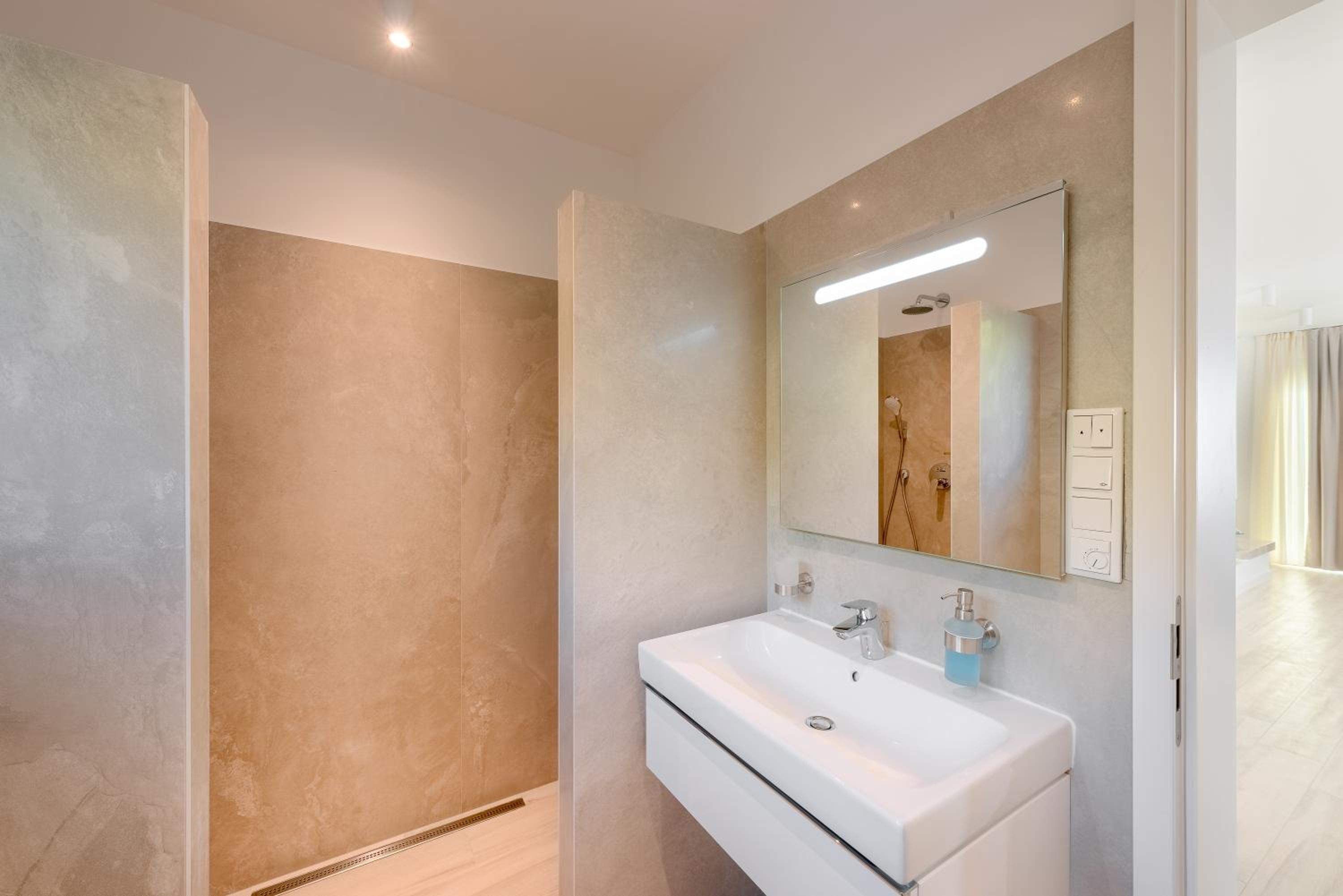 Luxury Apartments Promajna