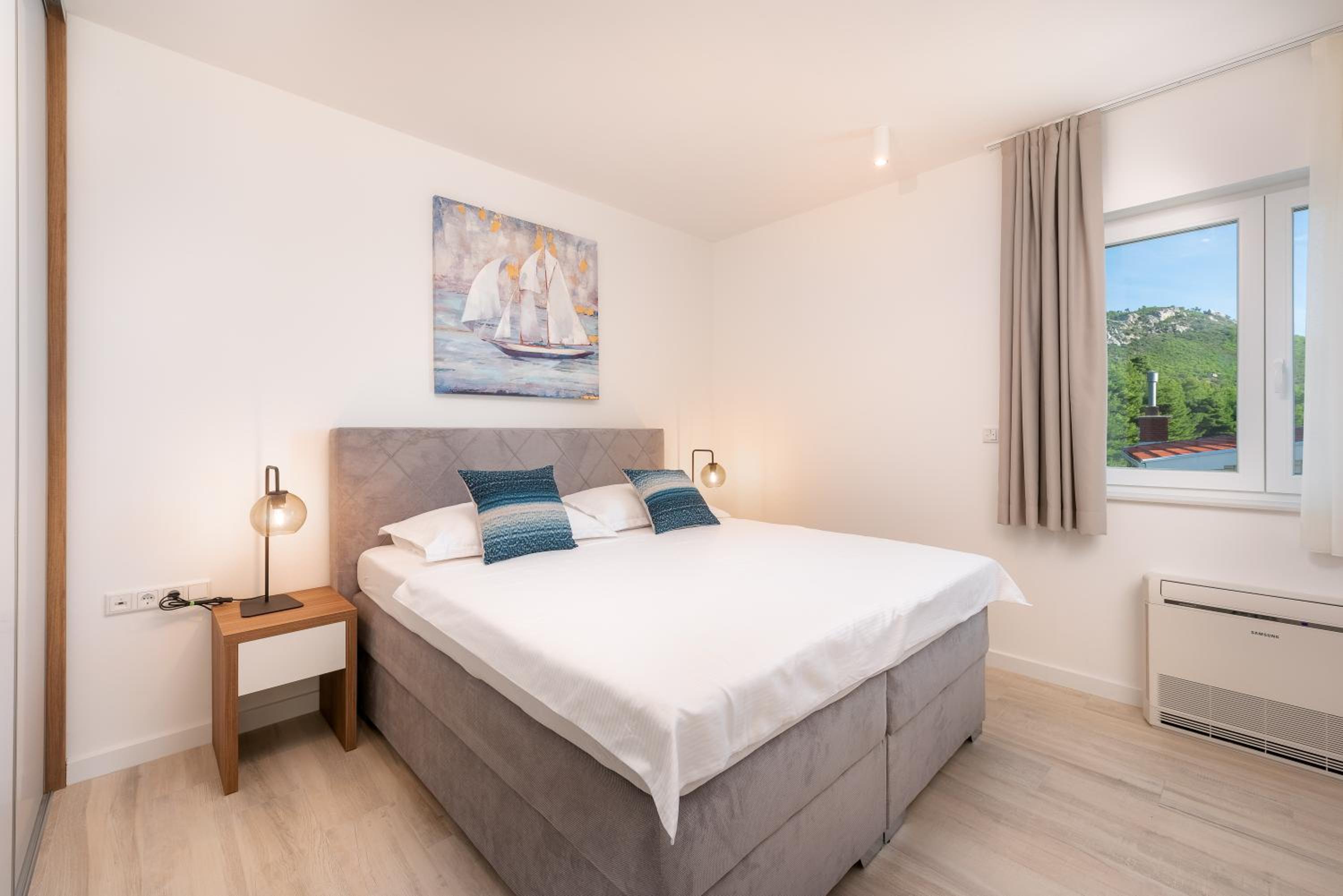Luxury Apartments Promajna