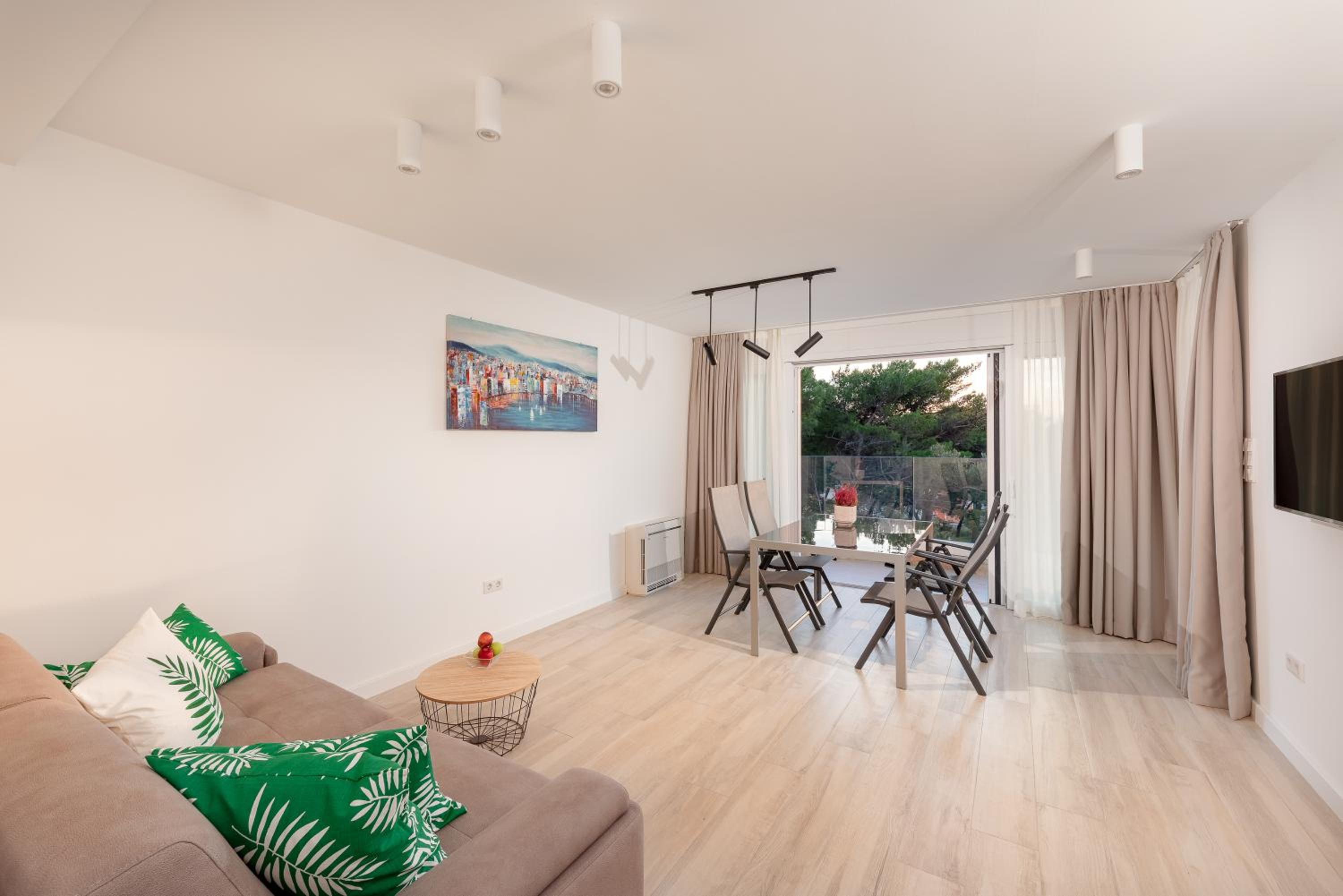 Luxury Apartments Promajna
