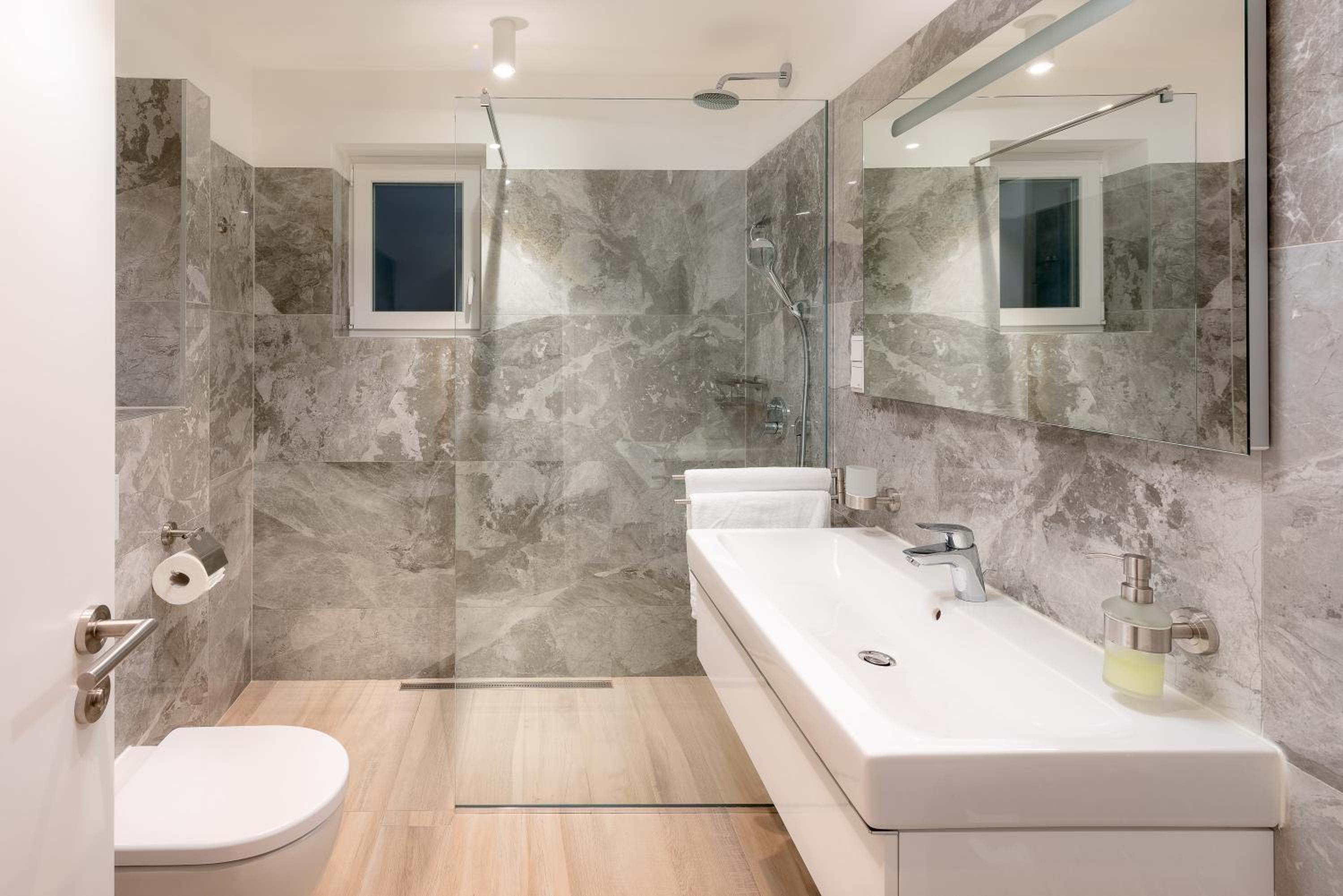 Luxury Apartments Promajna