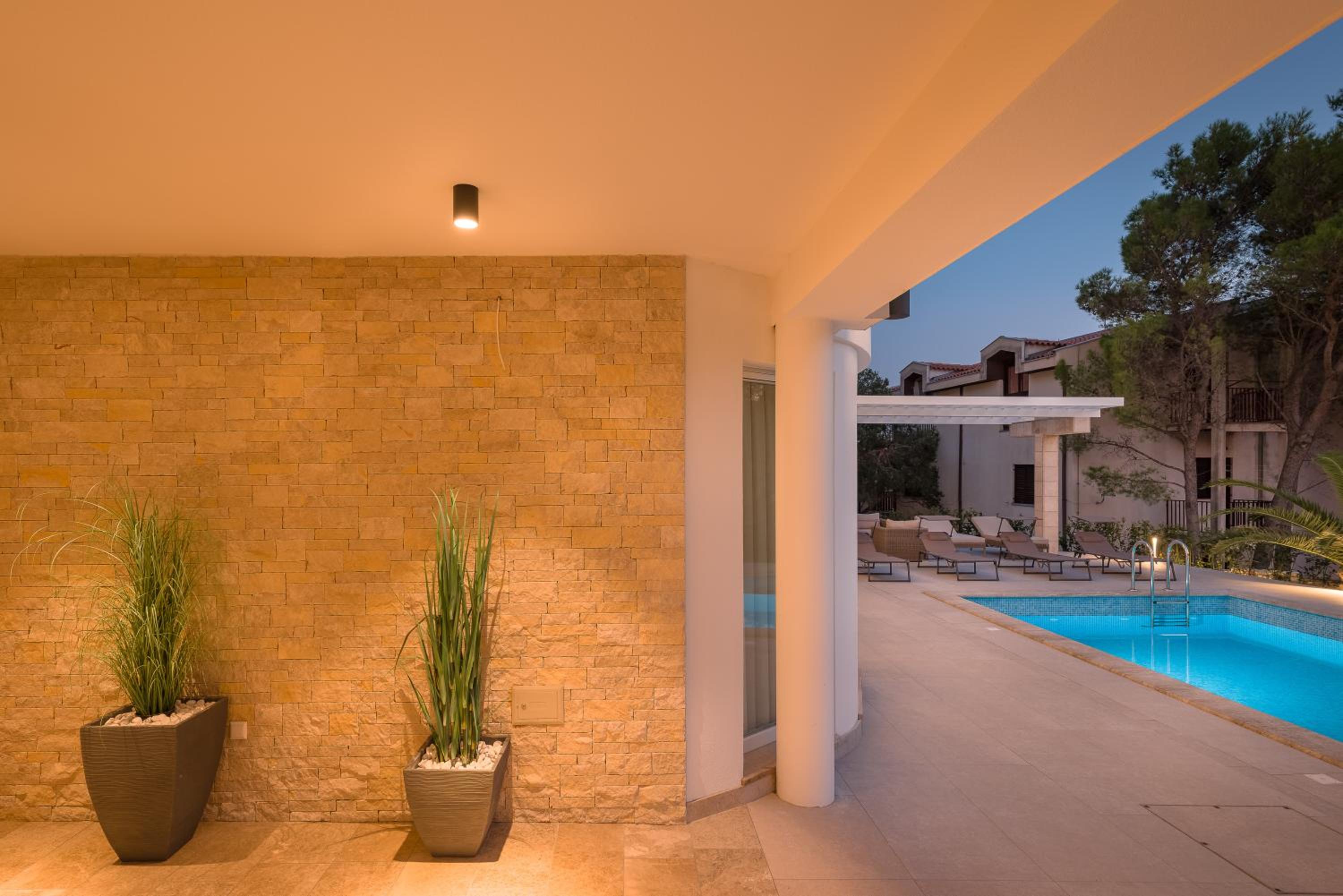 Luxury Apartments Promajna