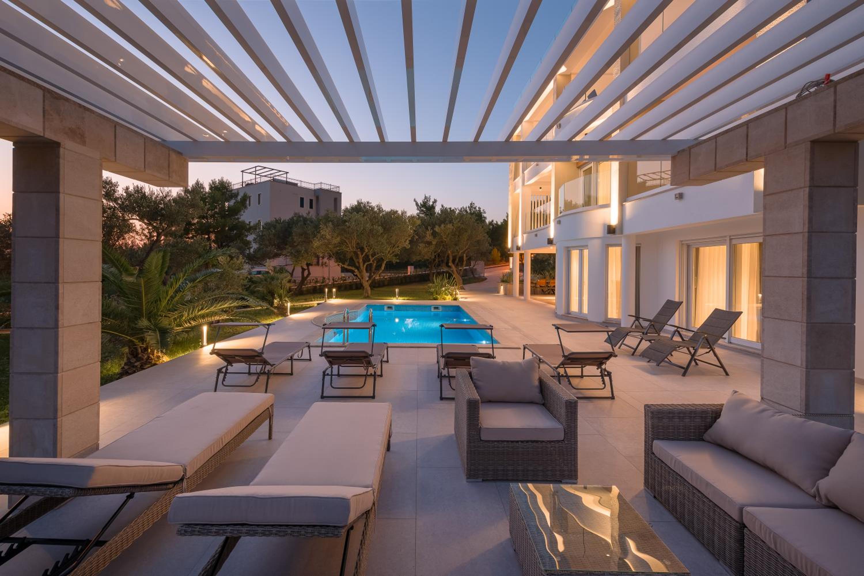 Luxury Apartments Promajna