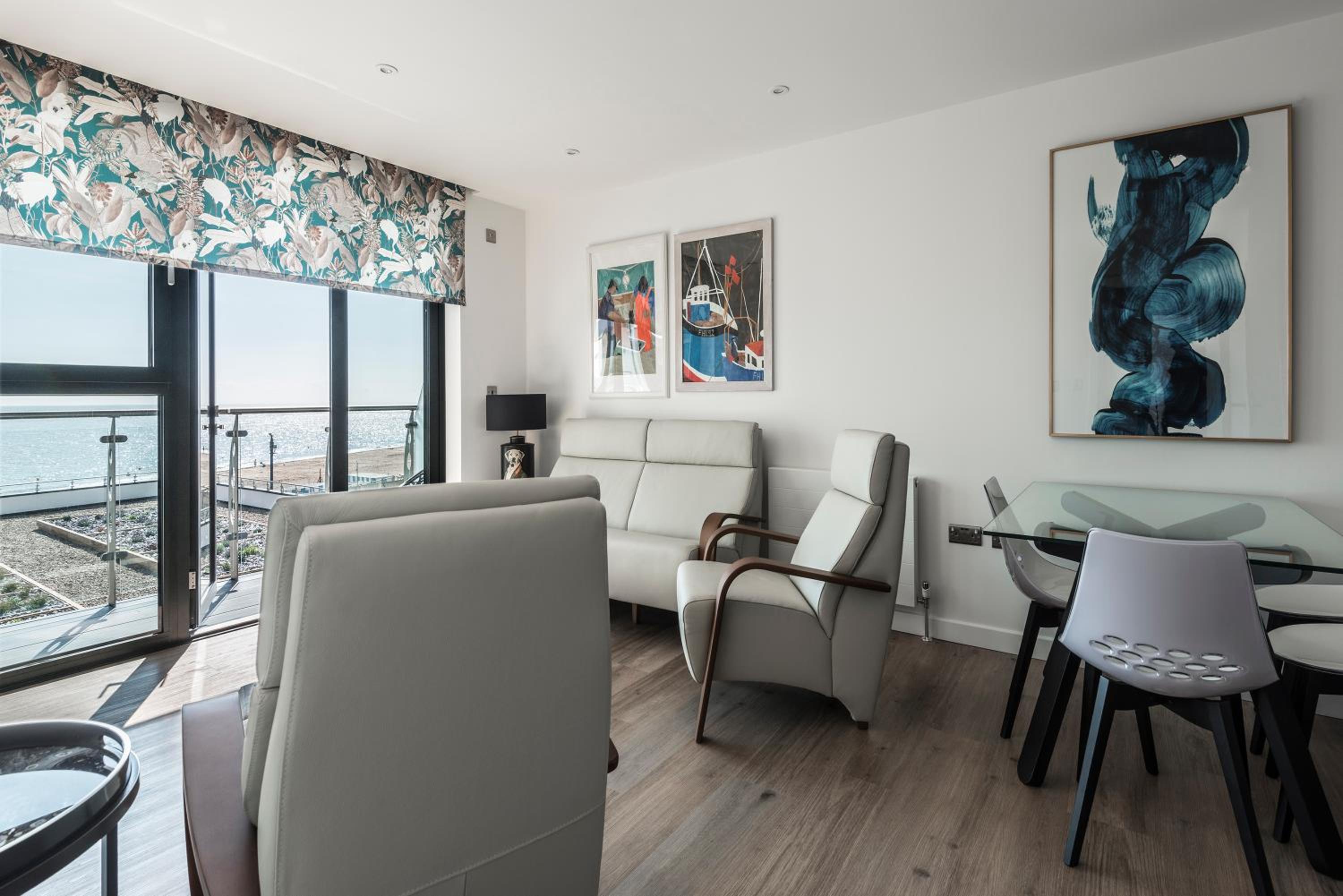 Beachside: New two bedroom apartment with parking view 4