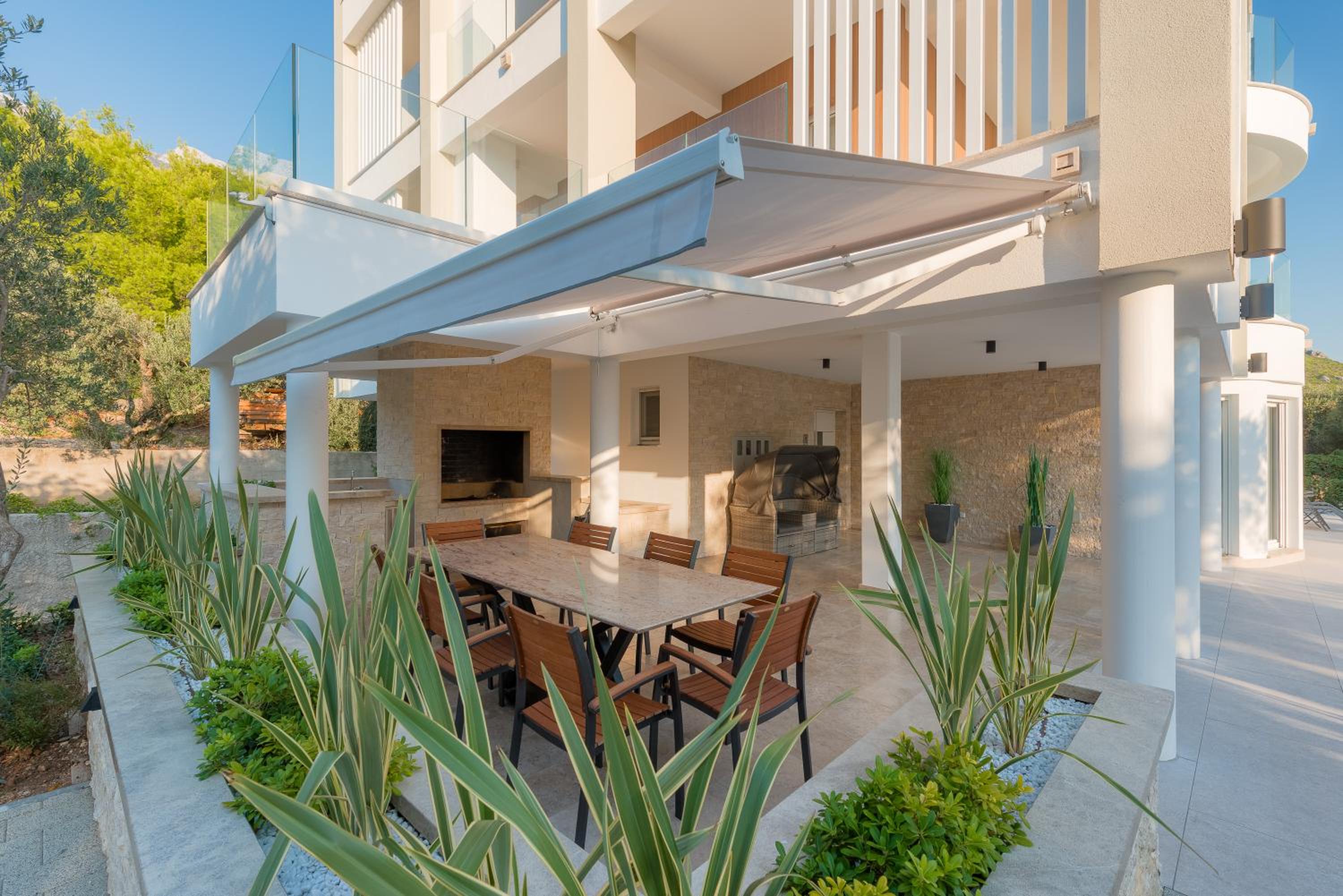 Luxury Apartments Promajna