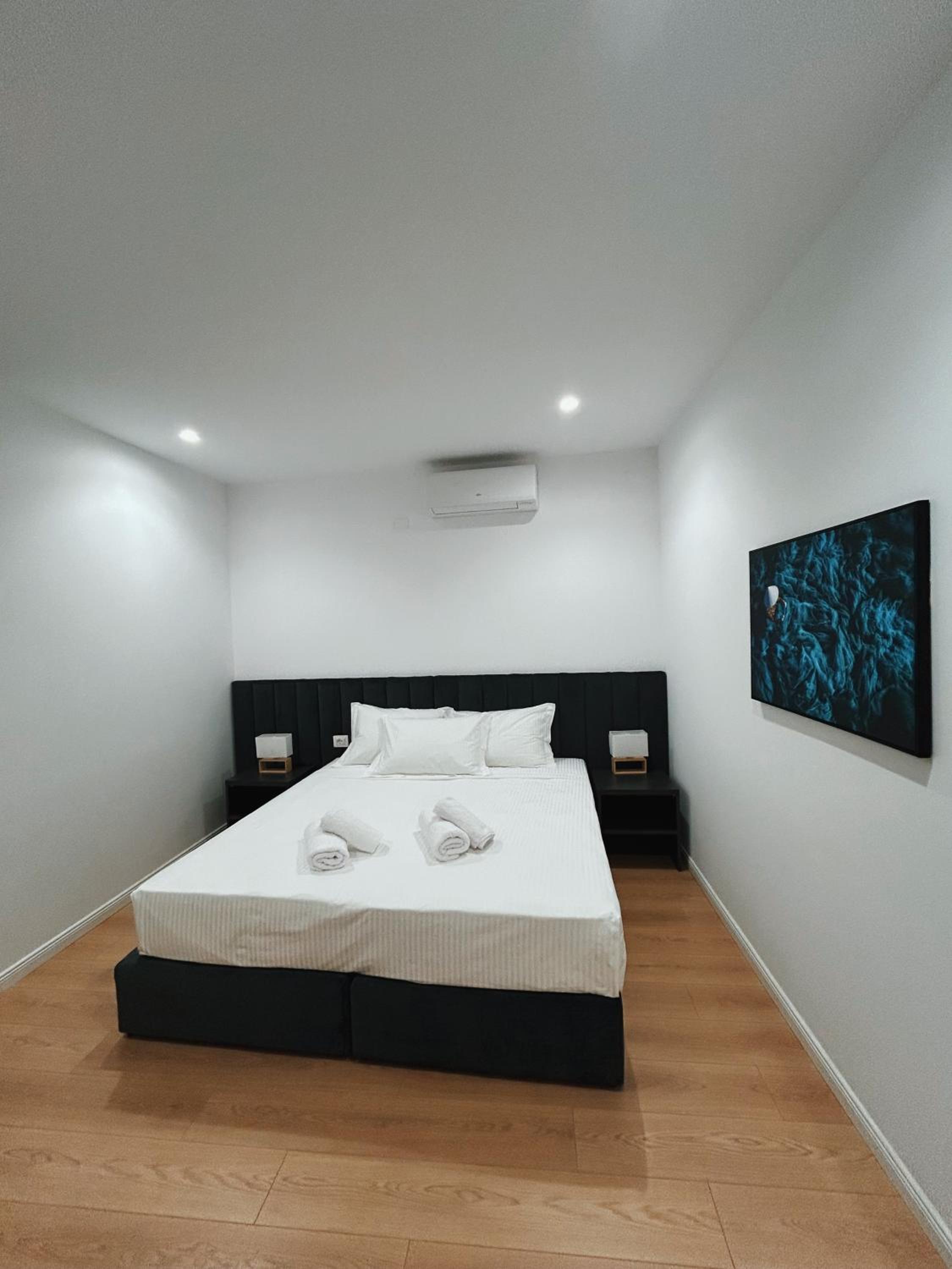 Clinton Tirana Inn
