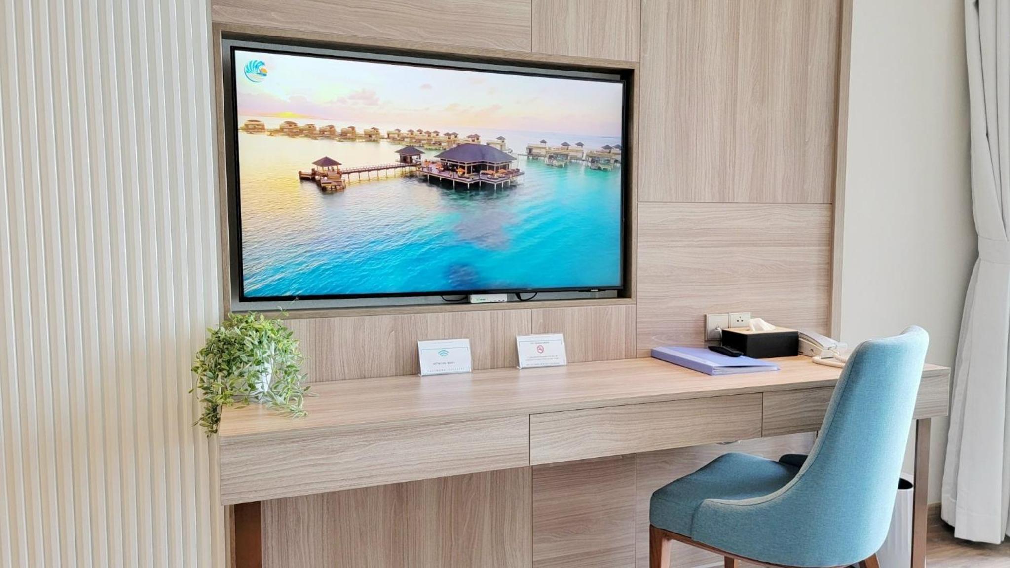 Luxury Waterfront A La Carte Residence