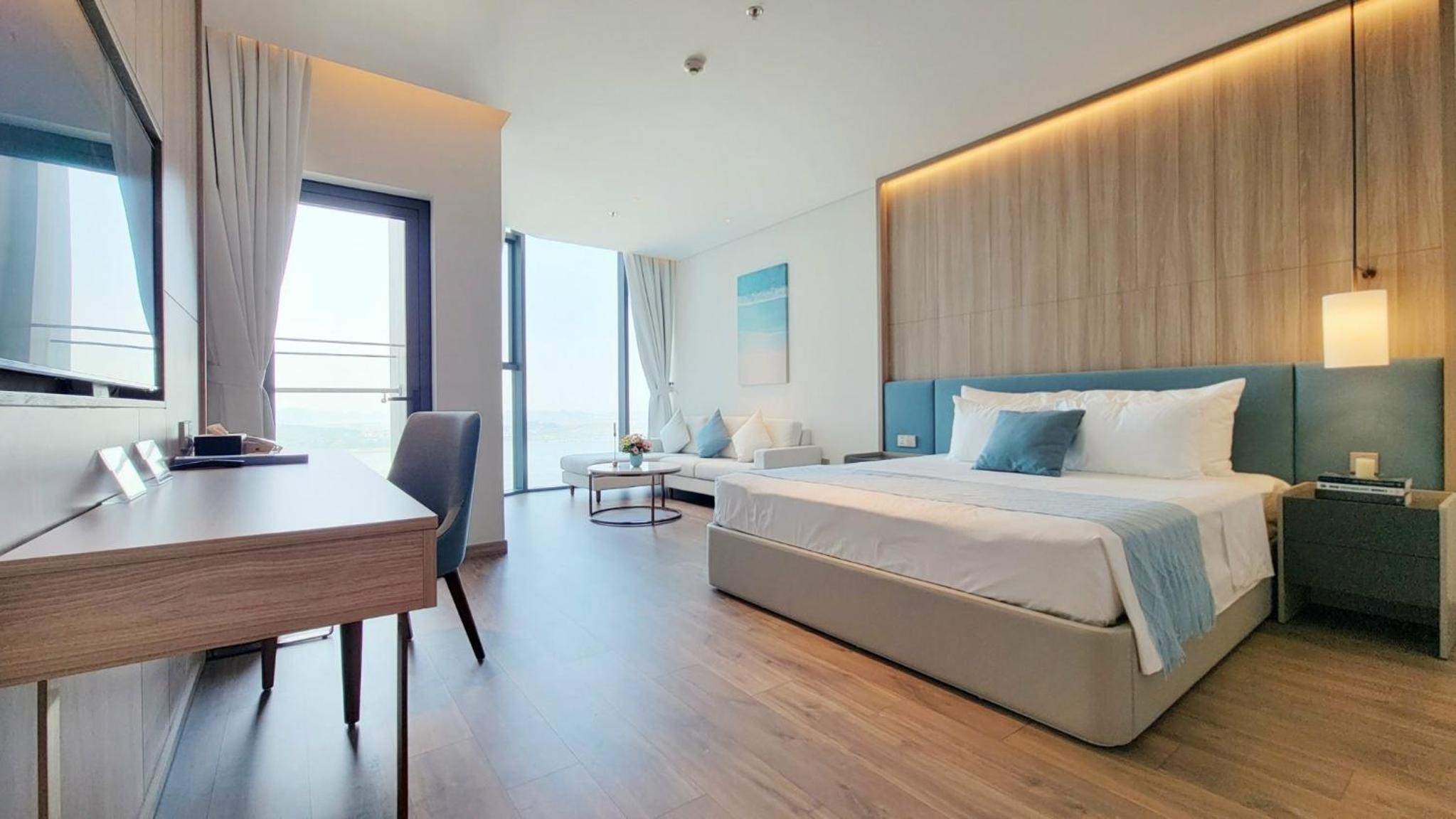 Luxury Waterfront A La Carte Residence