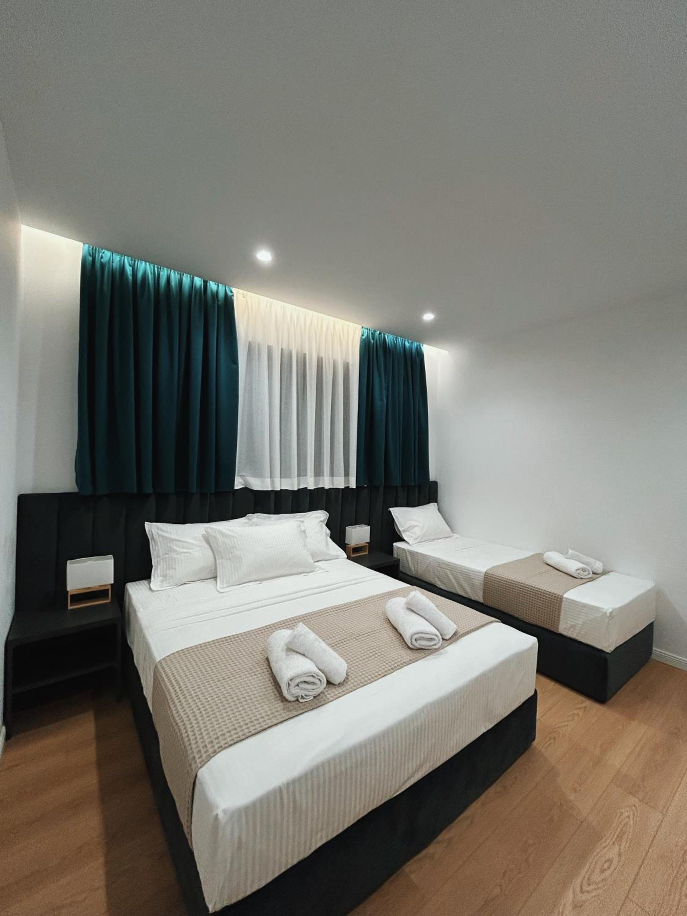 Clinton Tirana Inn