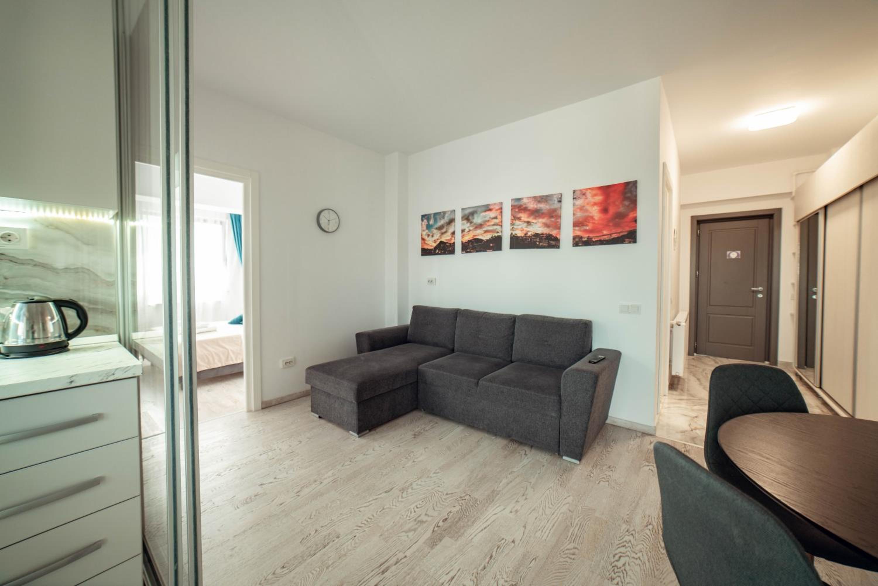 Cozy APARTHOTEL - Ultracentral Luxury Apartments Iasi view 4