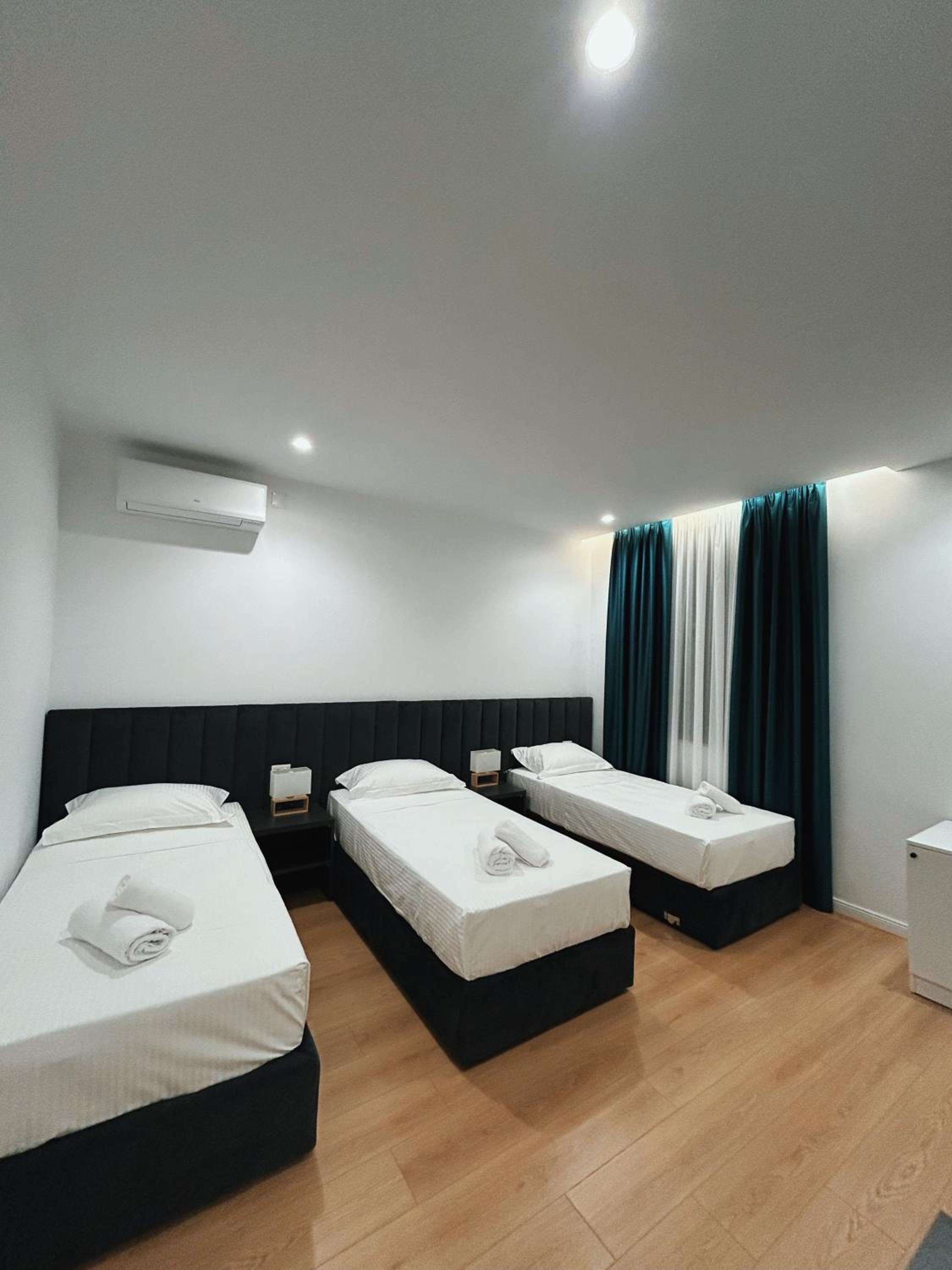 Clinton Tirana Inn