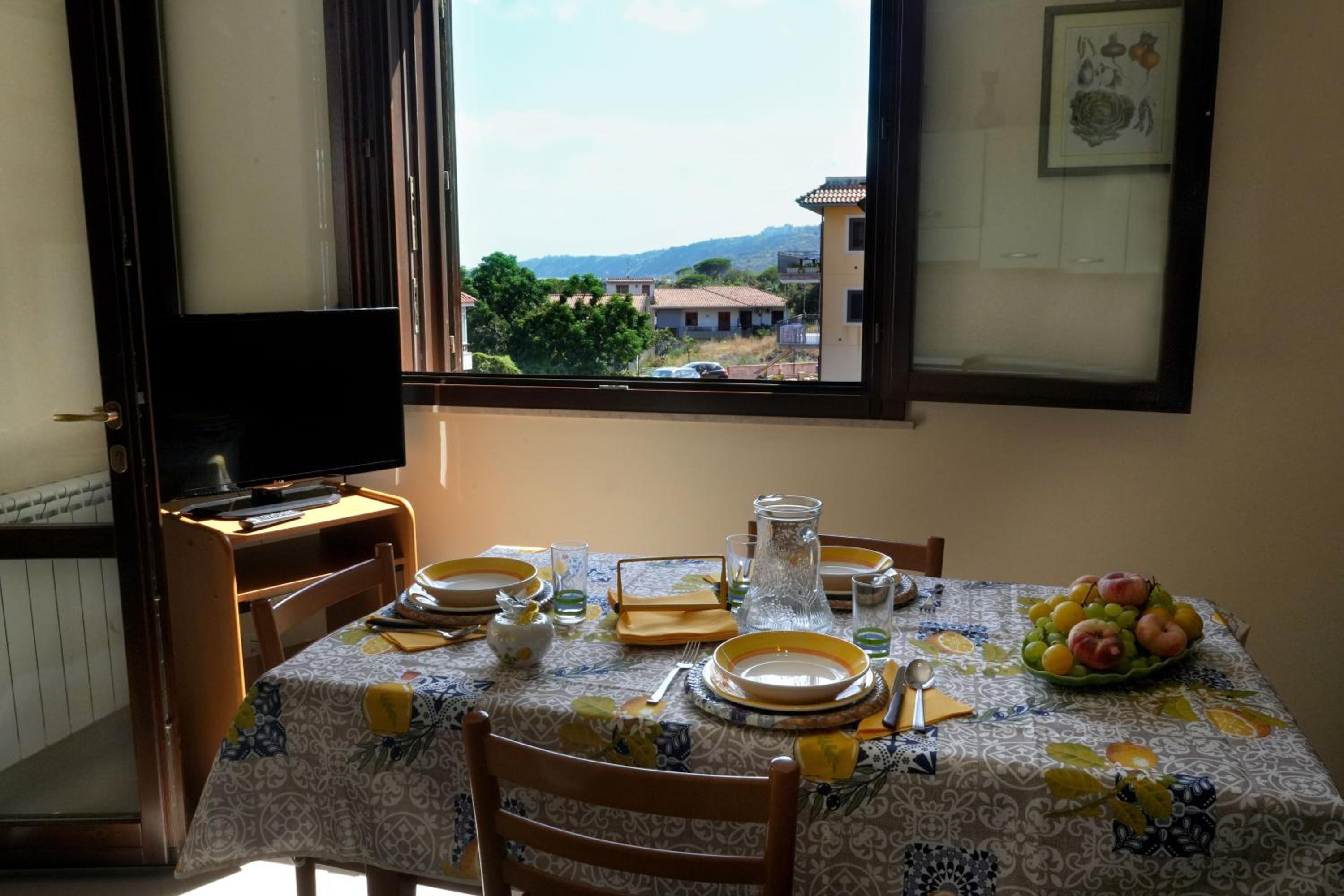 LA CASA SUL PORTICCIOLO - STAZZO view 2