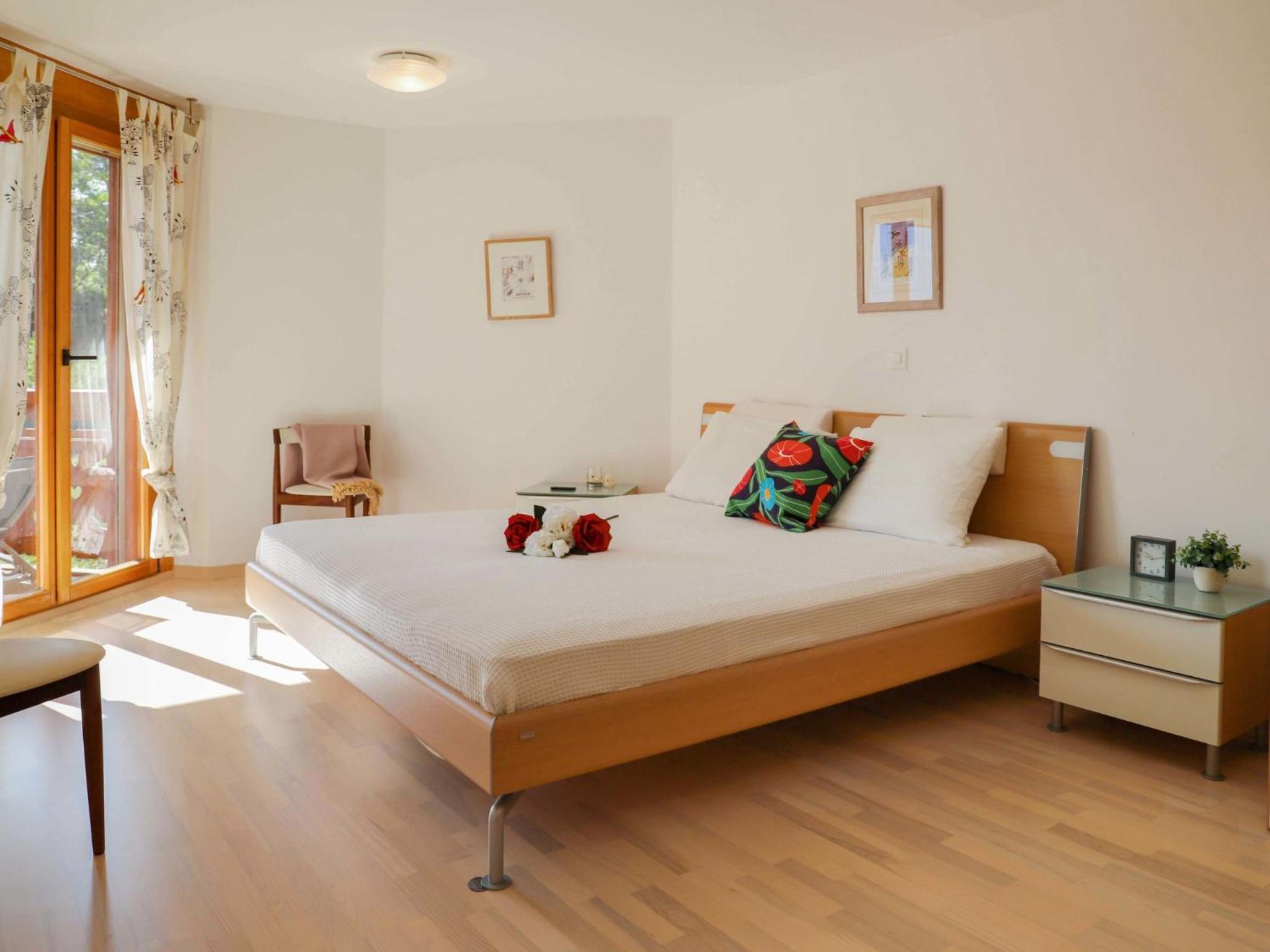 Apartment Les Cîmes 8 by Interhome