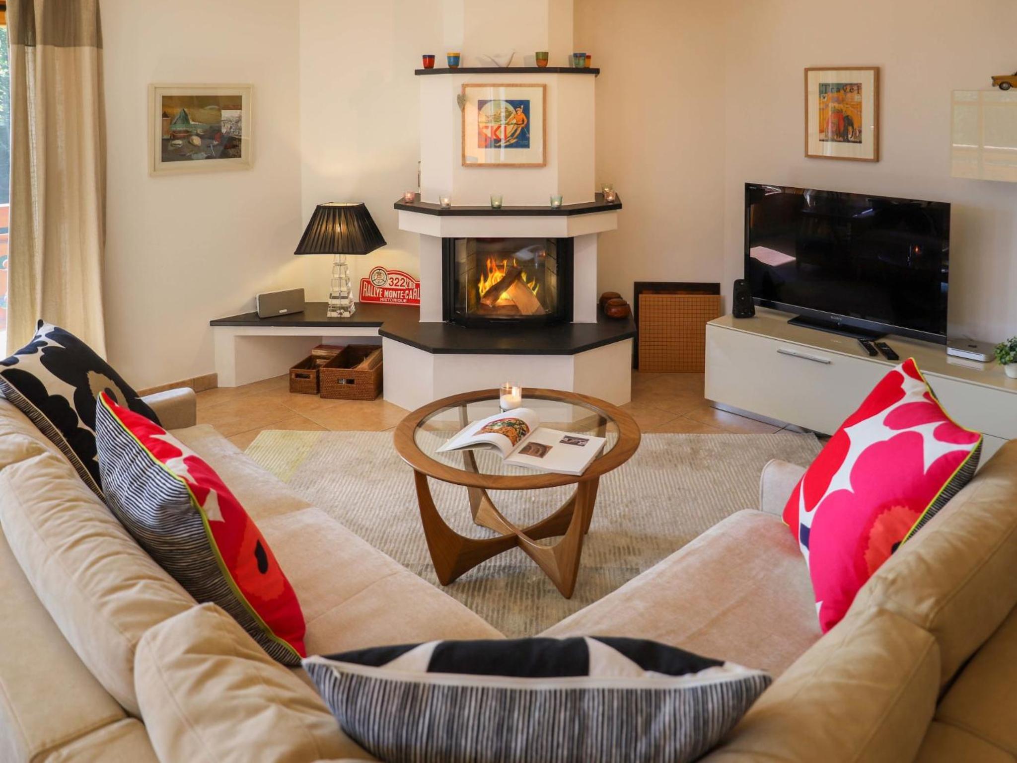 Apartment Les Cîmes 8 by Interhome