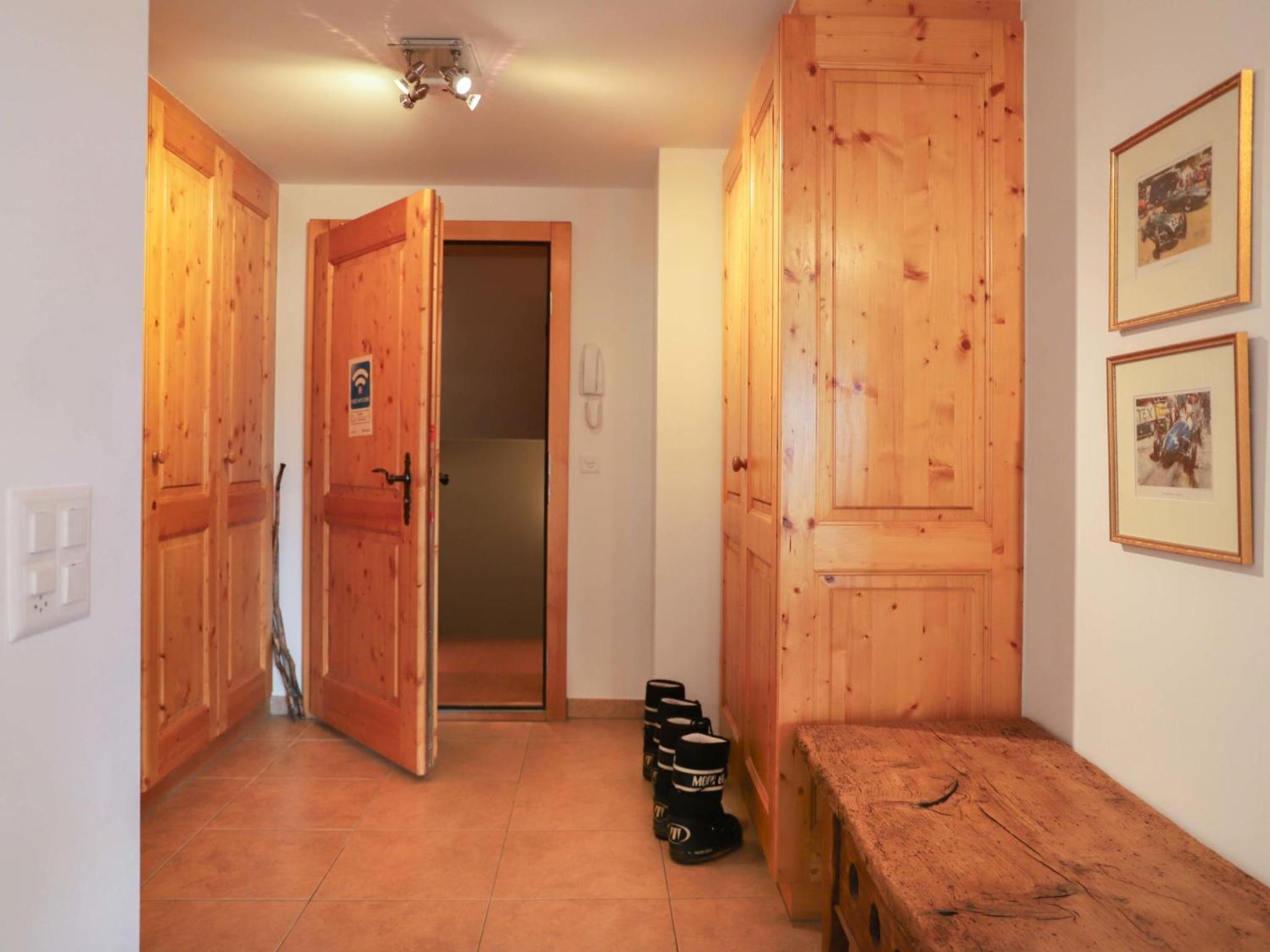 Apartment Les Cîmes 8 by Interhome