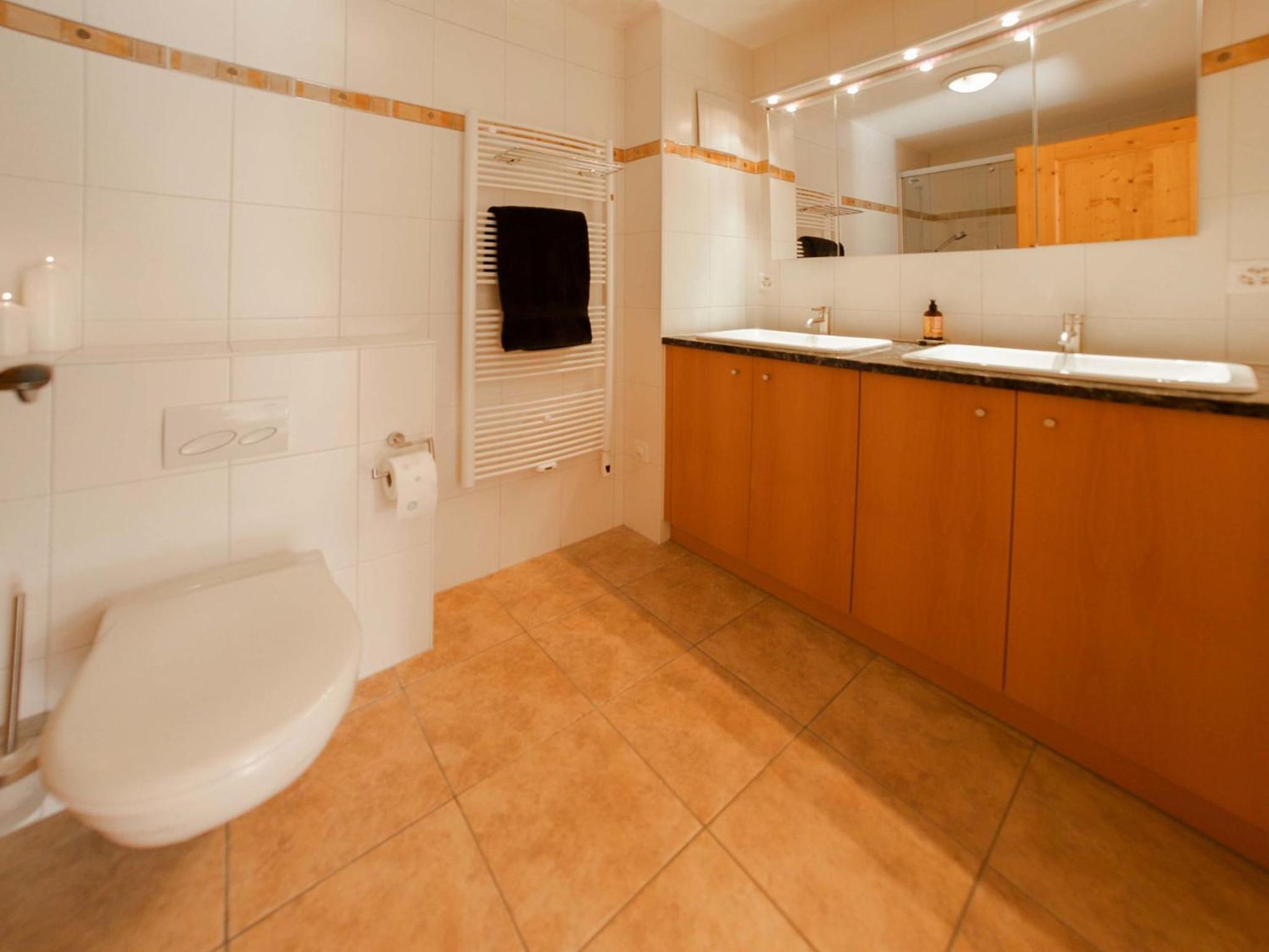 Apartment Les Cîmes 8 by Interhome