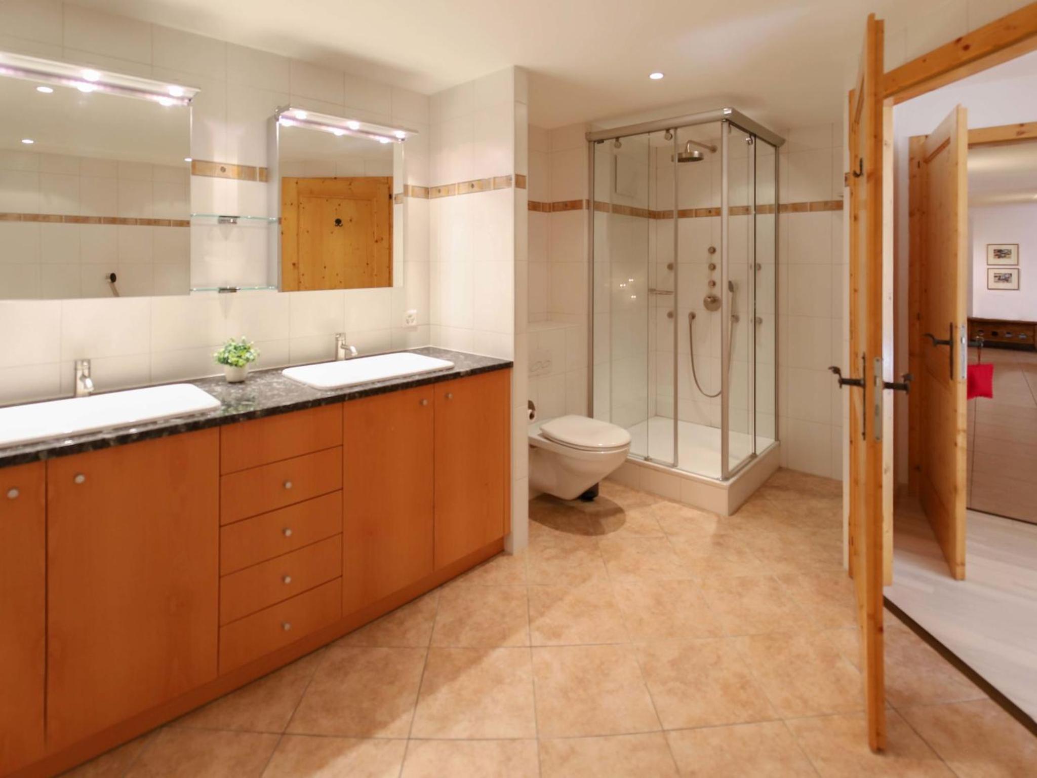 Apartment Les Cîmes 8 by Interhome