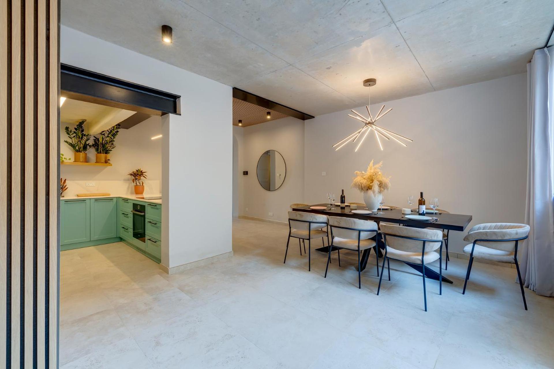 Seafront Traditional Maltese Townhouse Balluta Bay
