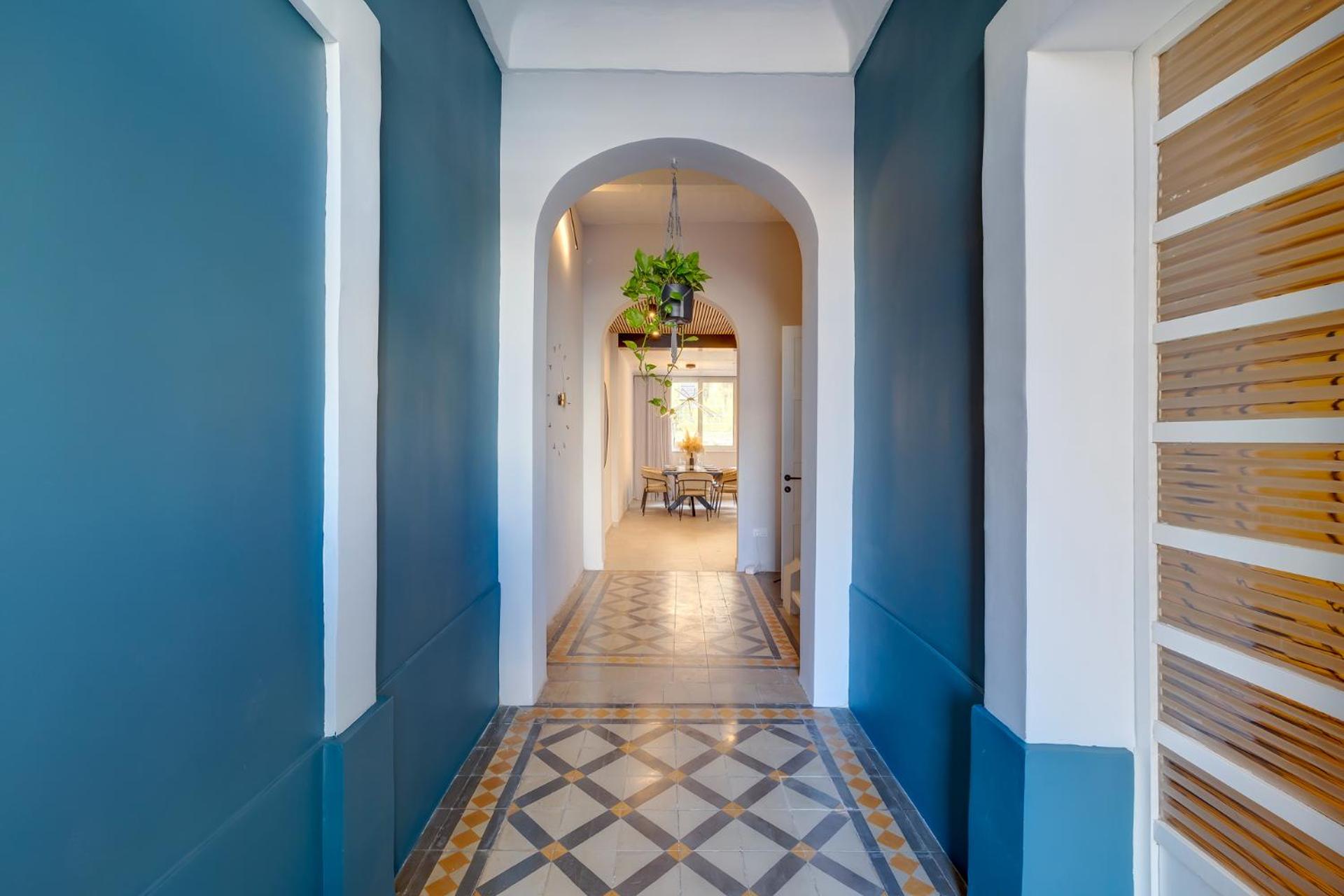 Seafront Traditional Maltese Townhouse Balluta Bay