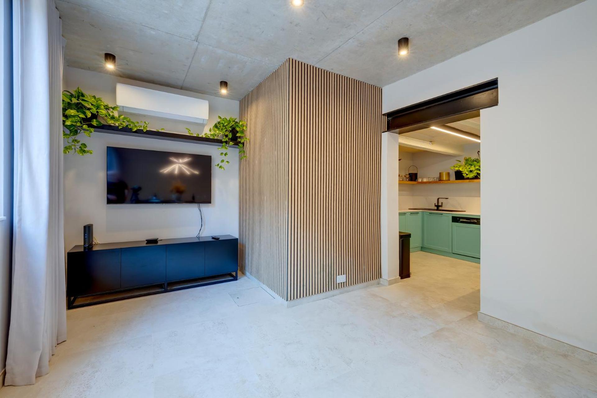 Seafront Traditional Maltese Townhouse Balluta Bay