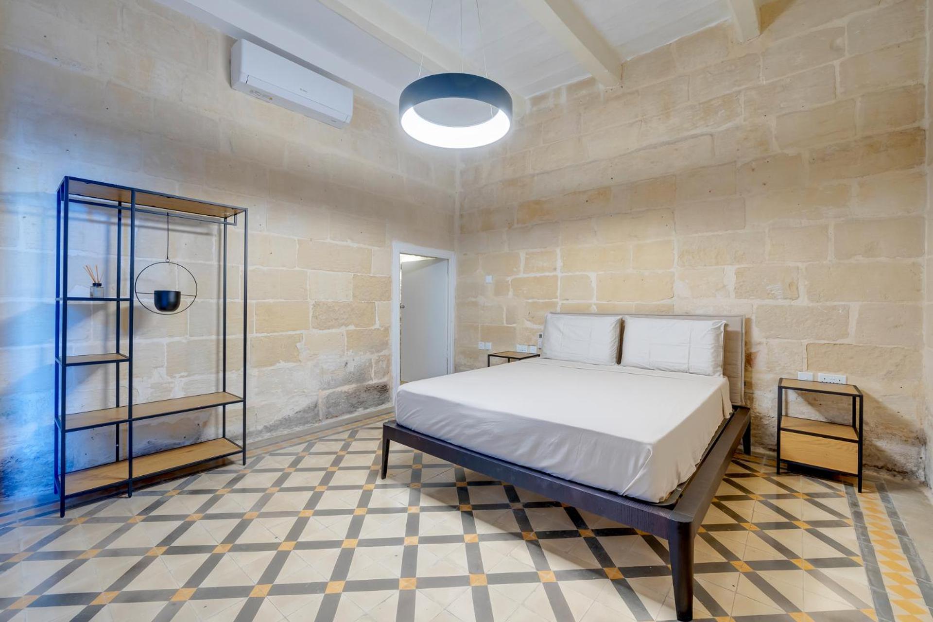 Seafront Traditional Maltese Townhouse Balluta Bay